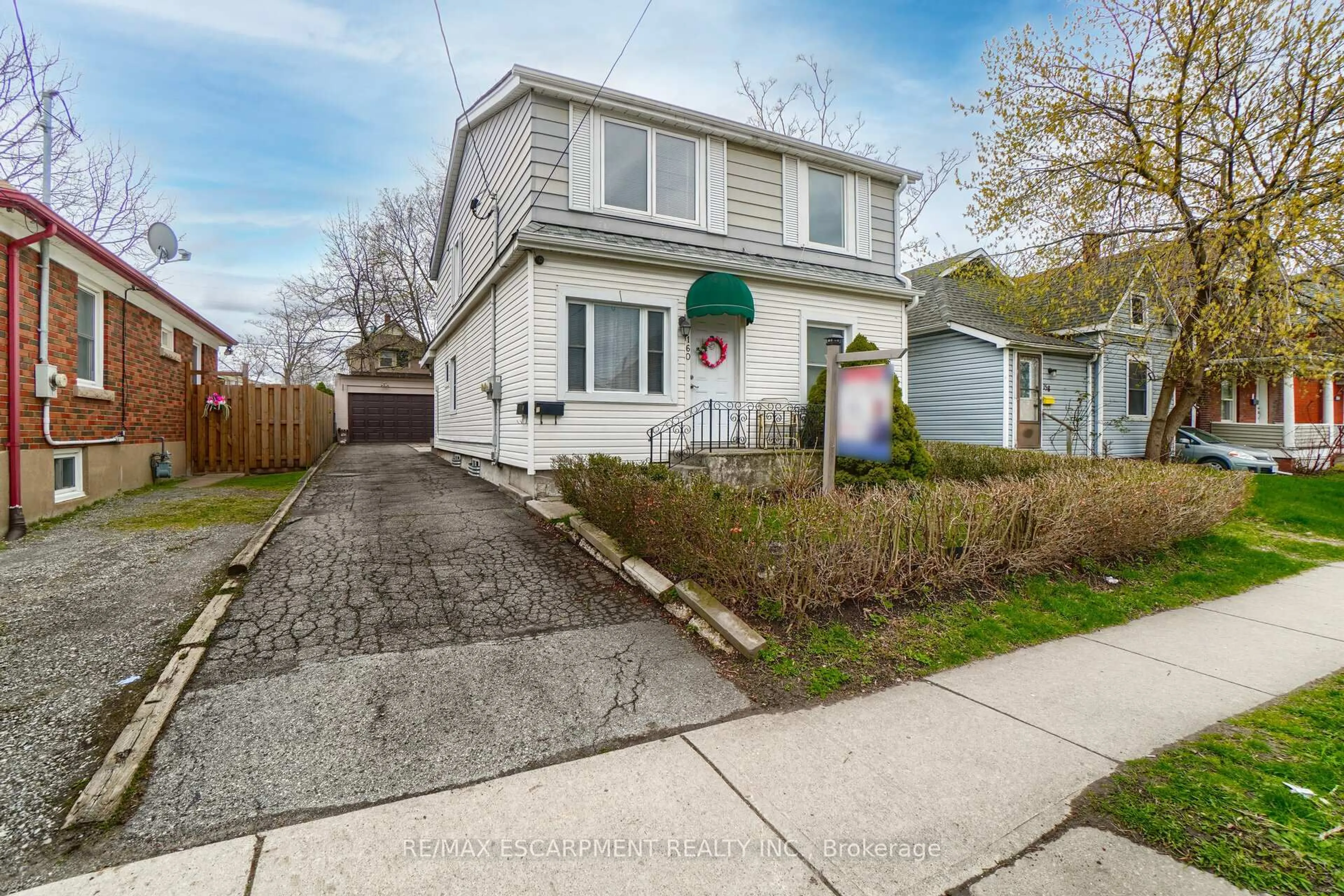 A pic from outside/outdoor area/front of a property/back of a property/a pic from drone, street for 160 WELLAND Ave, St. Catharines Ontario L2R 2N6