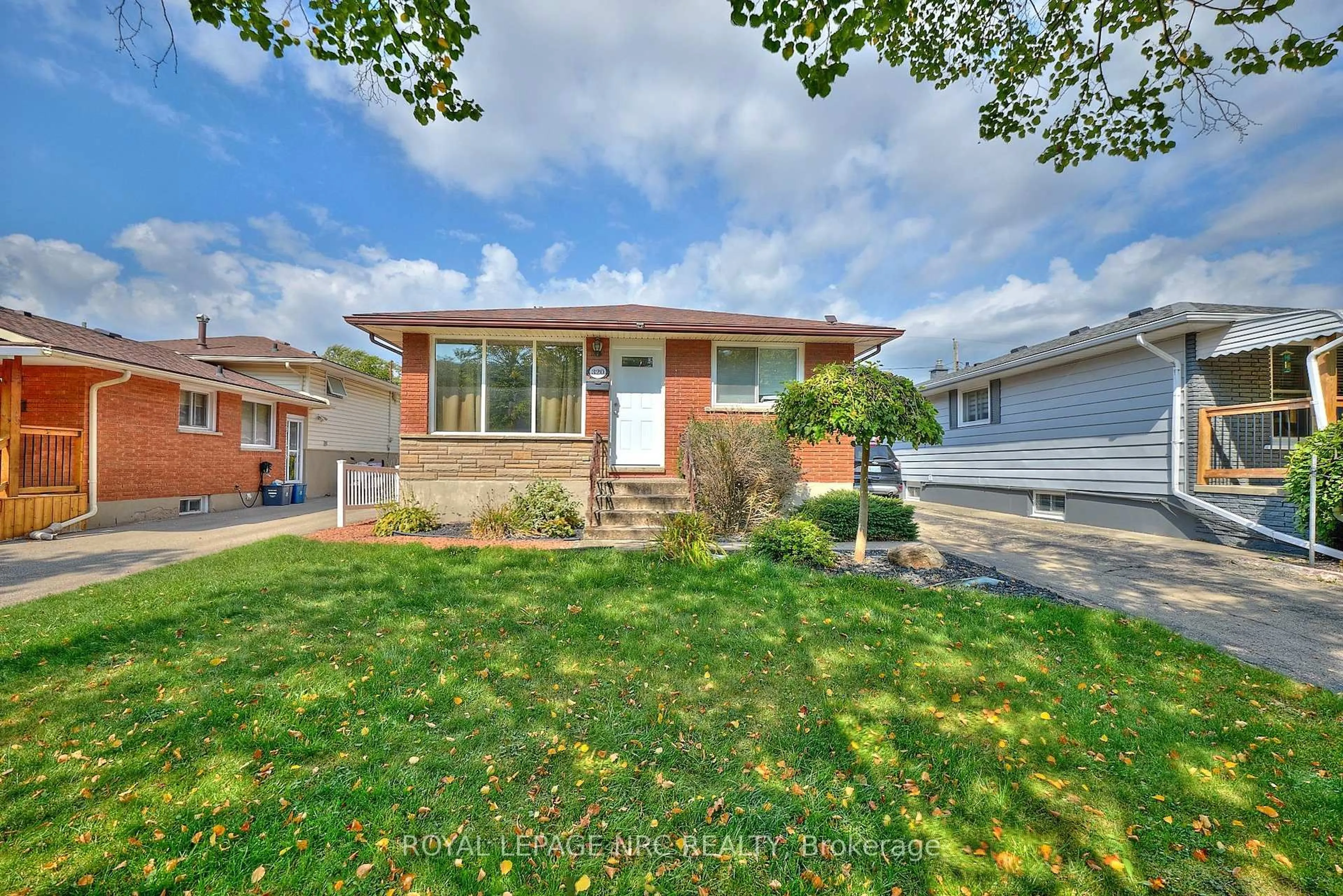 Home with brick exterior material, street for 320 Morningstar St, Welland Ontario L3B 5B3