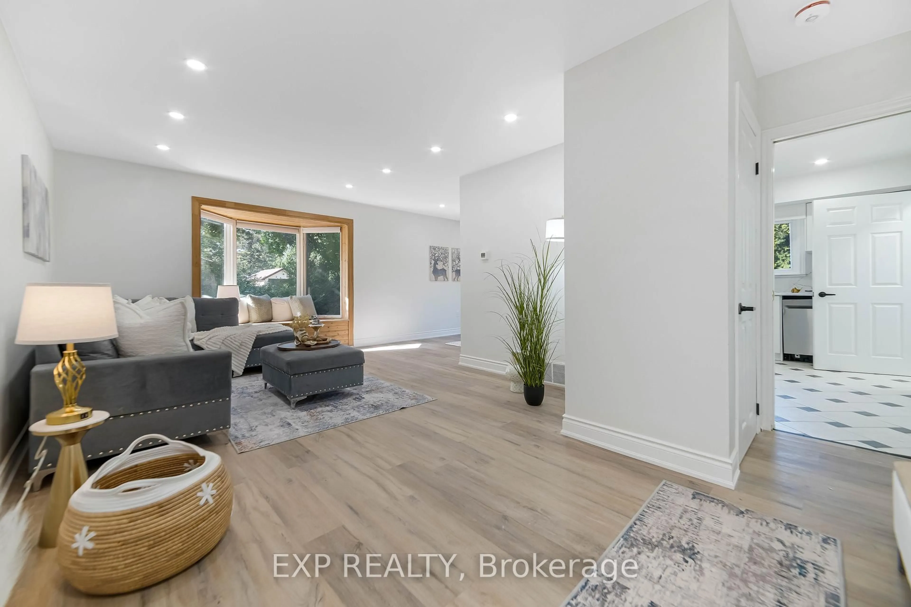 Indoor entryway for 1487 Beckworth Ave, London East Ontario N5V 2K8