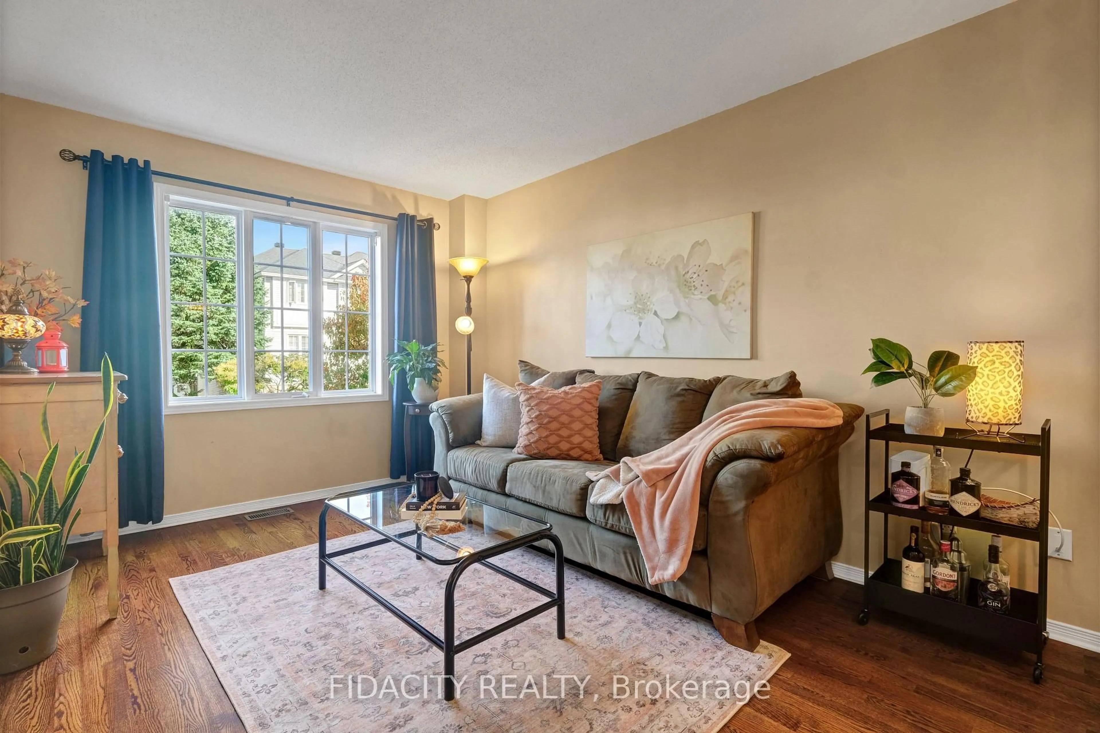 Living room with furniture, unknown for 83 Manhattan Cres, Ottawa Ontario K2C 4B8