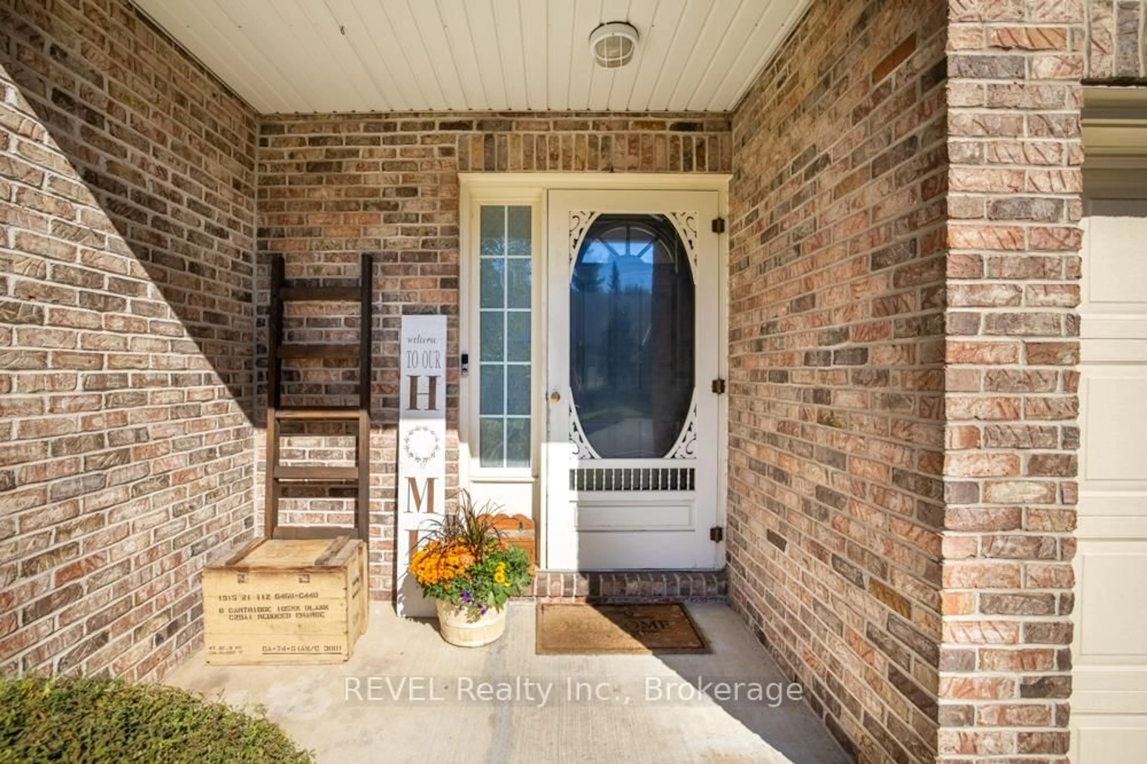 Indoor entryway for 5070 Drummond Rd #3, Niagara Falls Ontario L2E 6E4
