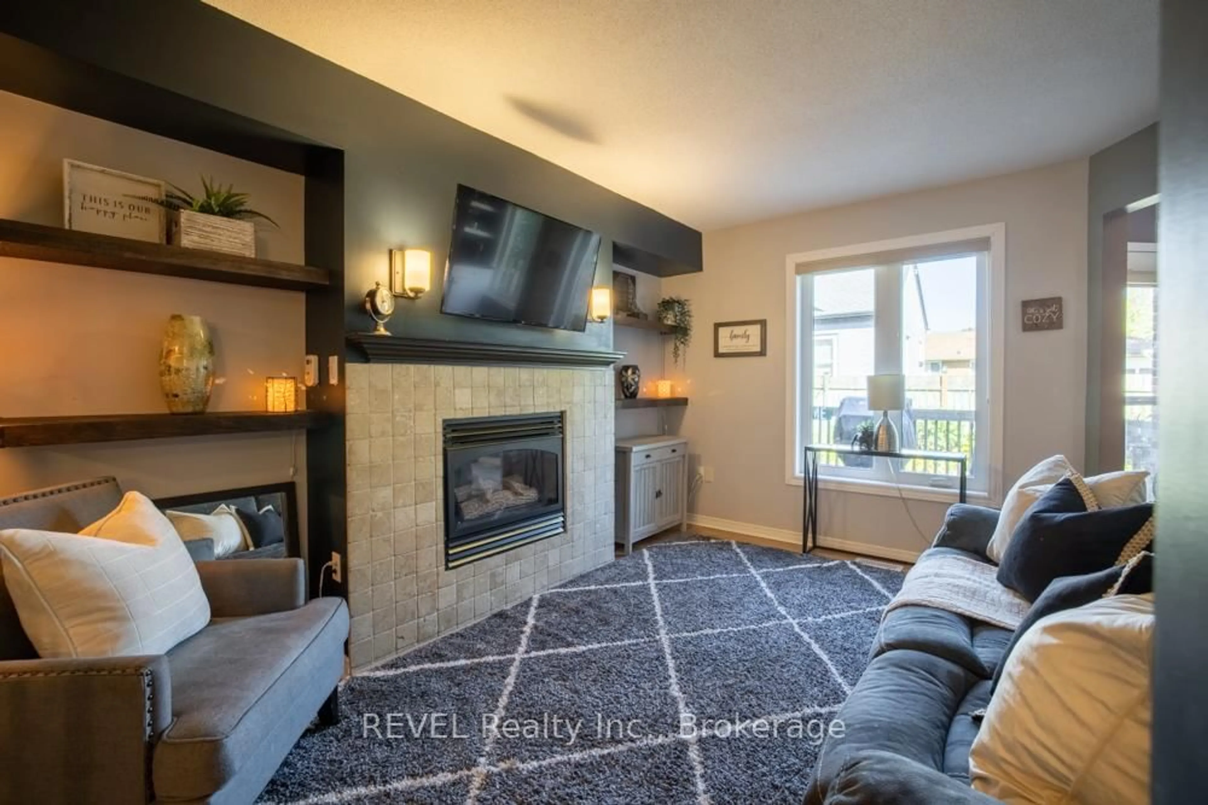 Living room with furniture, ceramic/tile floor for 5070 Drummond Rd #3, Niagara Falls Ontario L2E 6E4