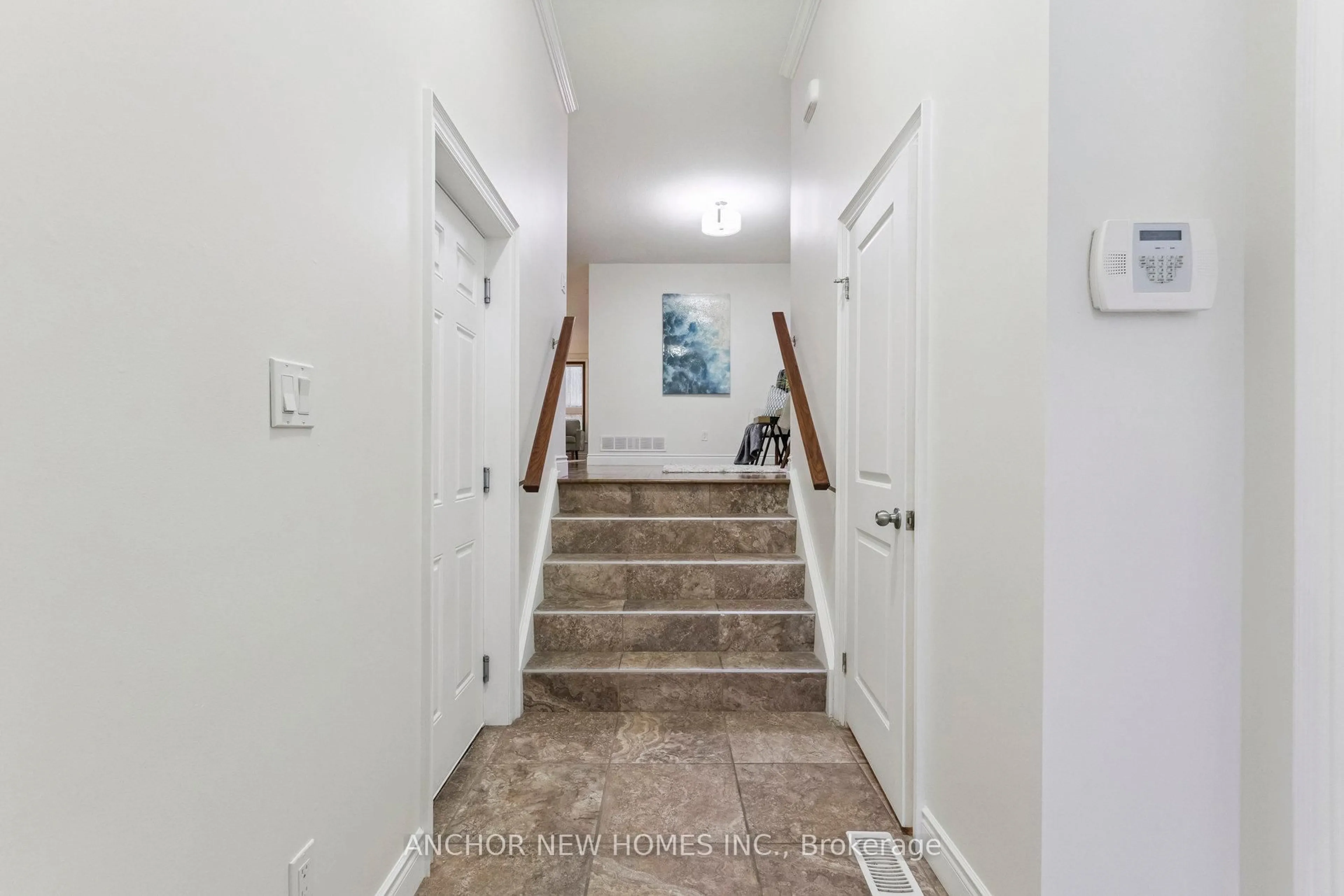 Indoor entryway for 154 Kemp Cres, Guelph Ontario N1E 0K1