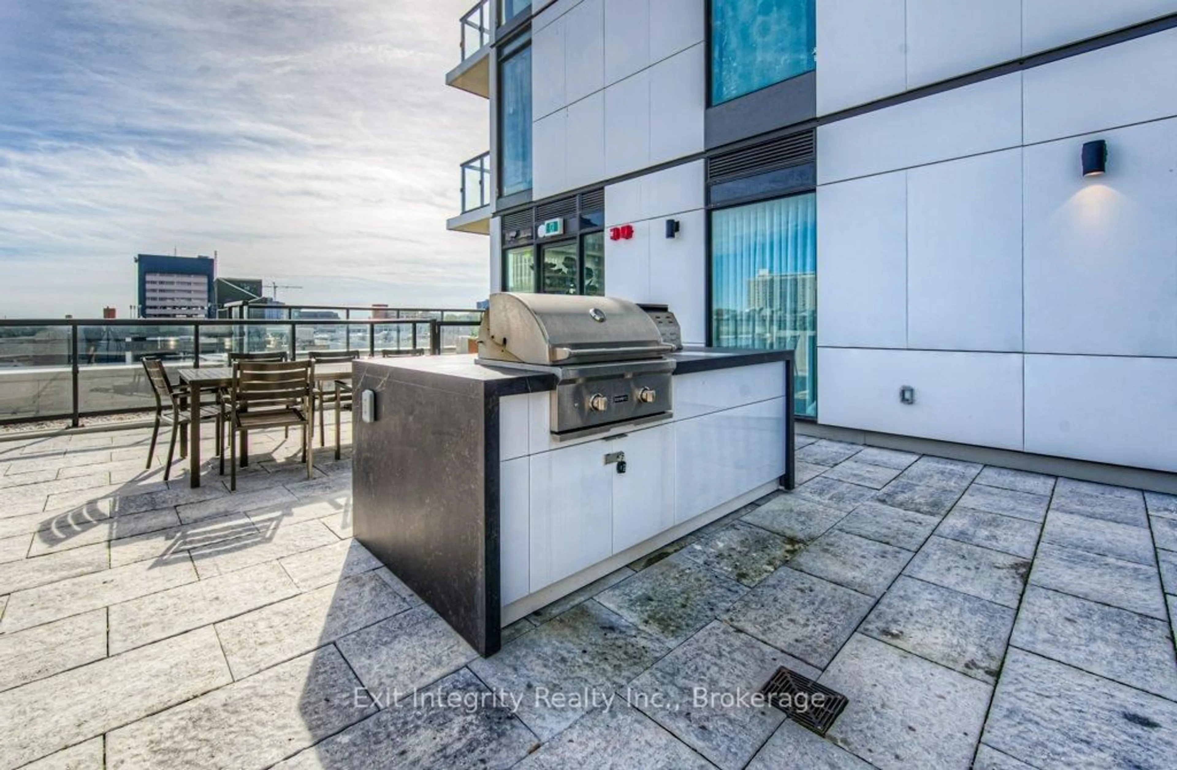 Patio, water/lake/river/ocean view for 55 Duke St, Kitchener Ontario N2H 0C9