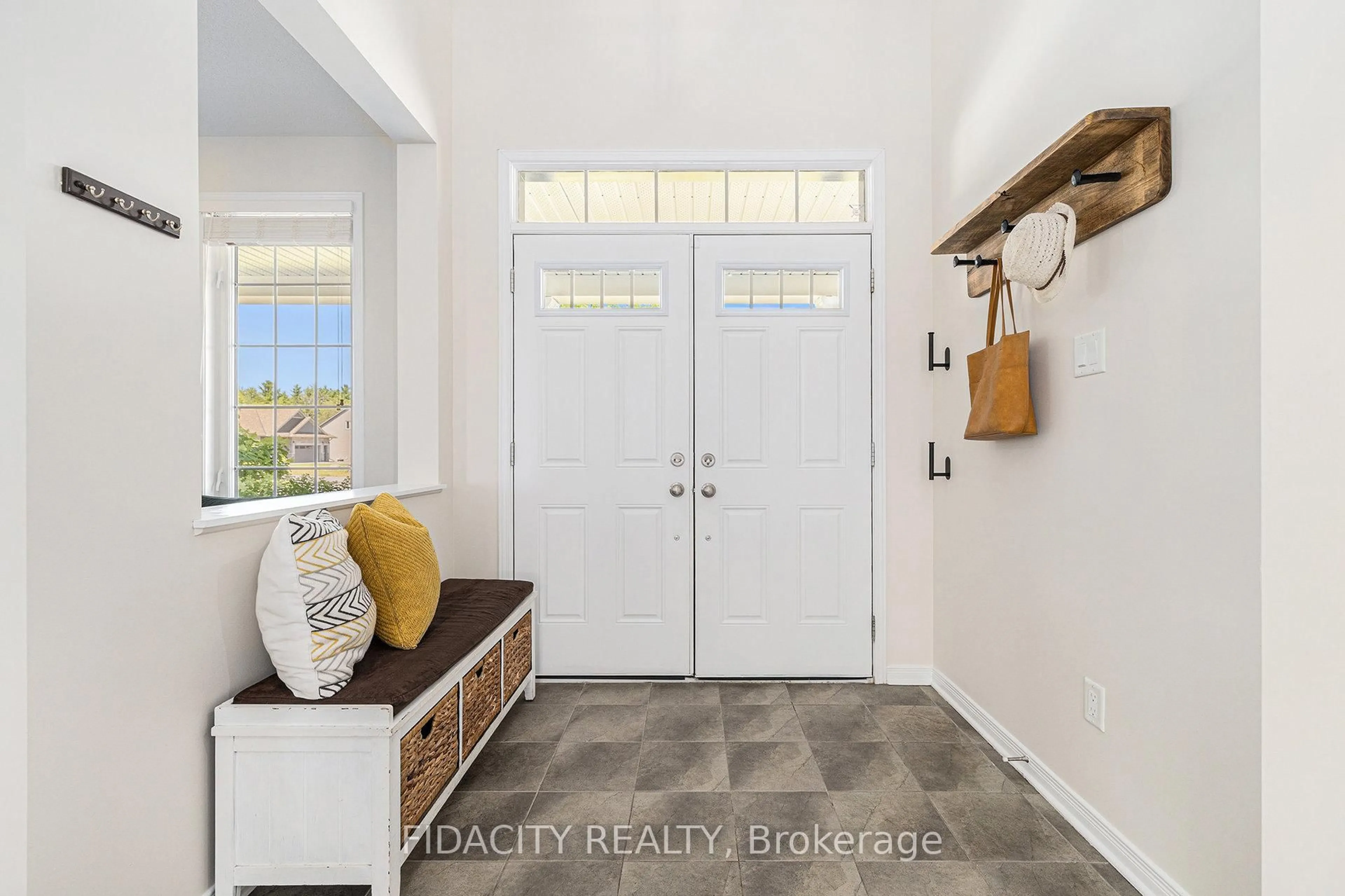 Indoor entryway for 72 White Tail Dr, Almonte Ontario K0A 1A0