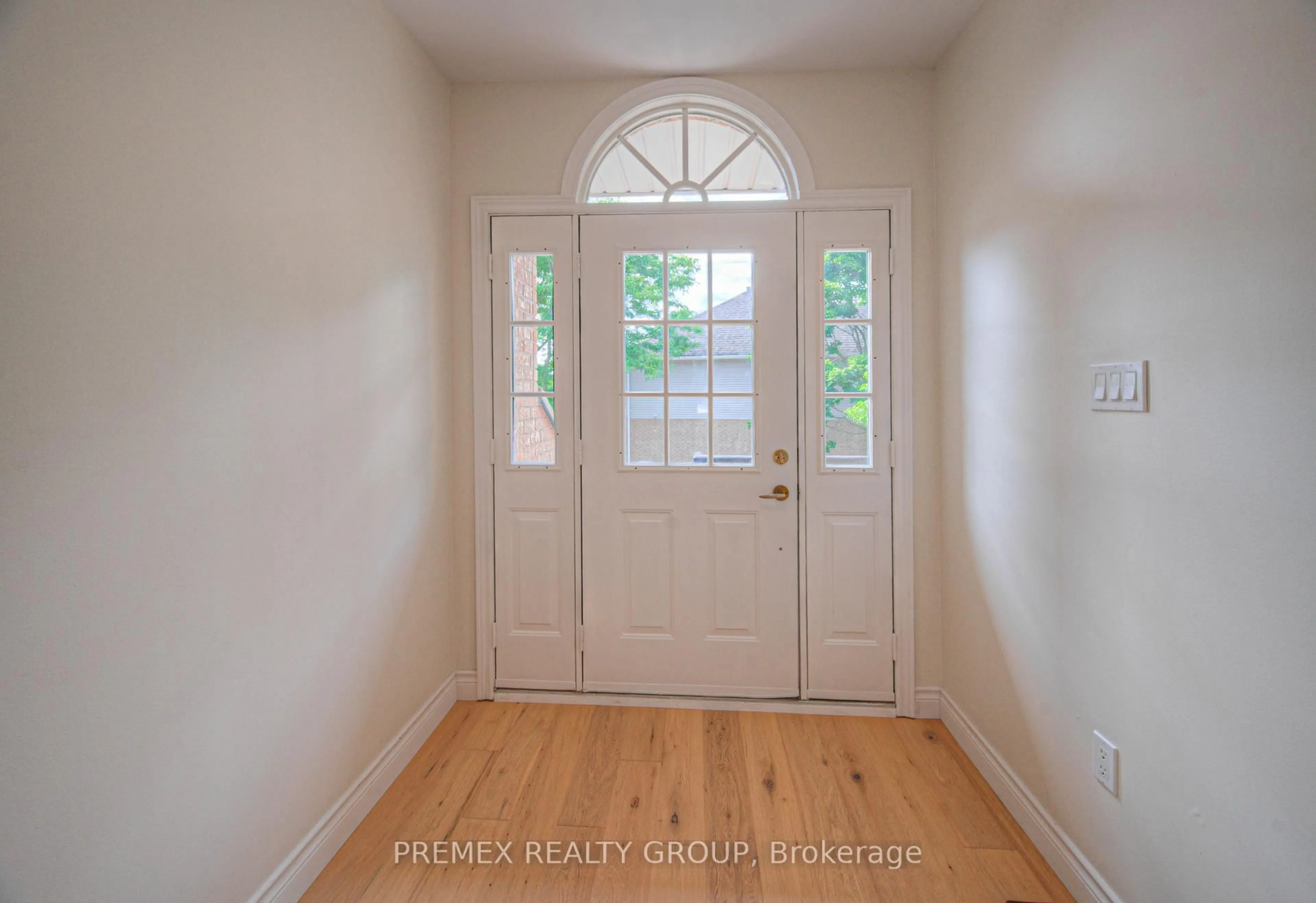 Indoor entryway for 310 Christopher Dr #34, Cambridge Ontario N1P 1B4