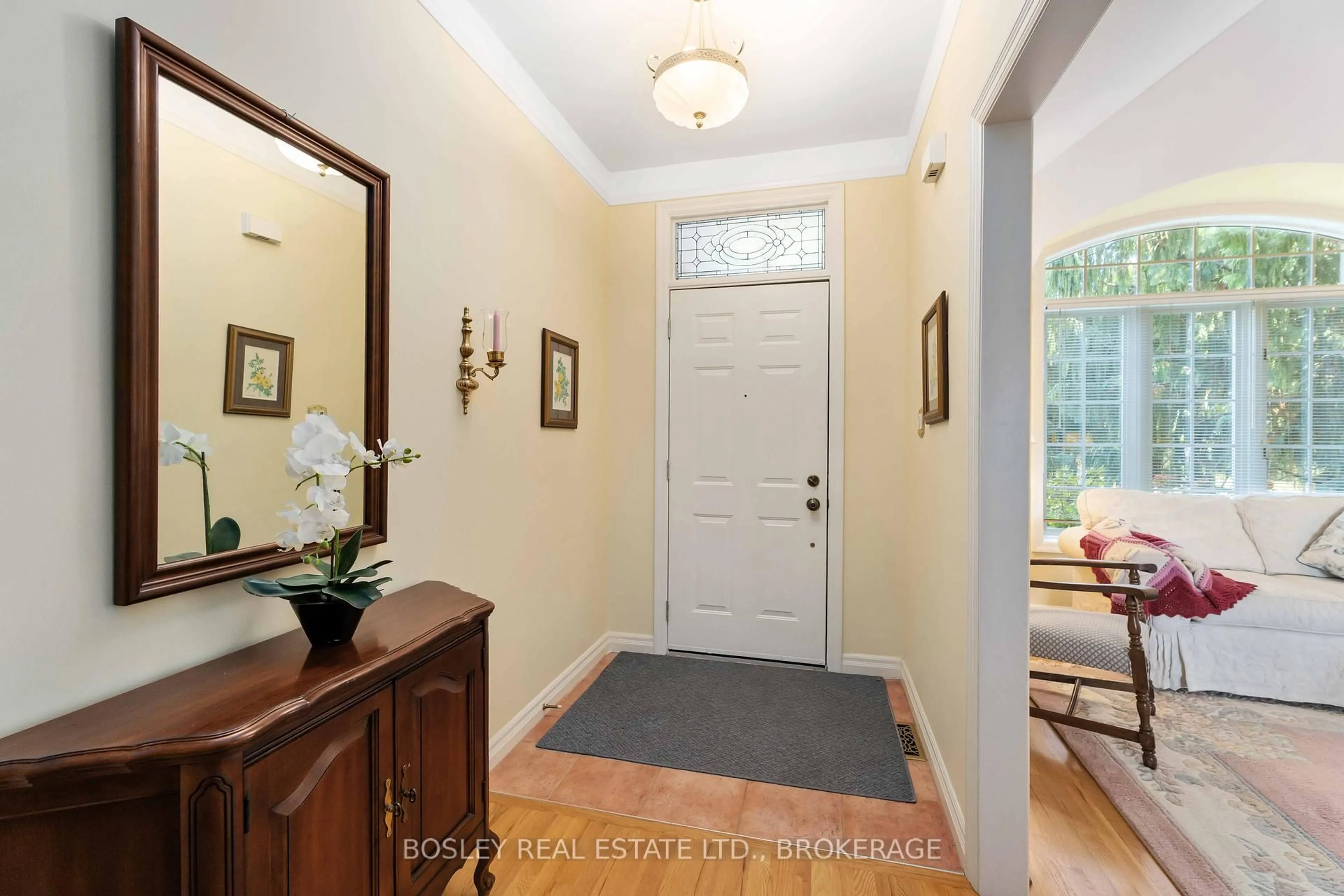 Indoor entryway for 641 SIMCOE St, Niagara-on-the-Lake Ontario L0S 1J0