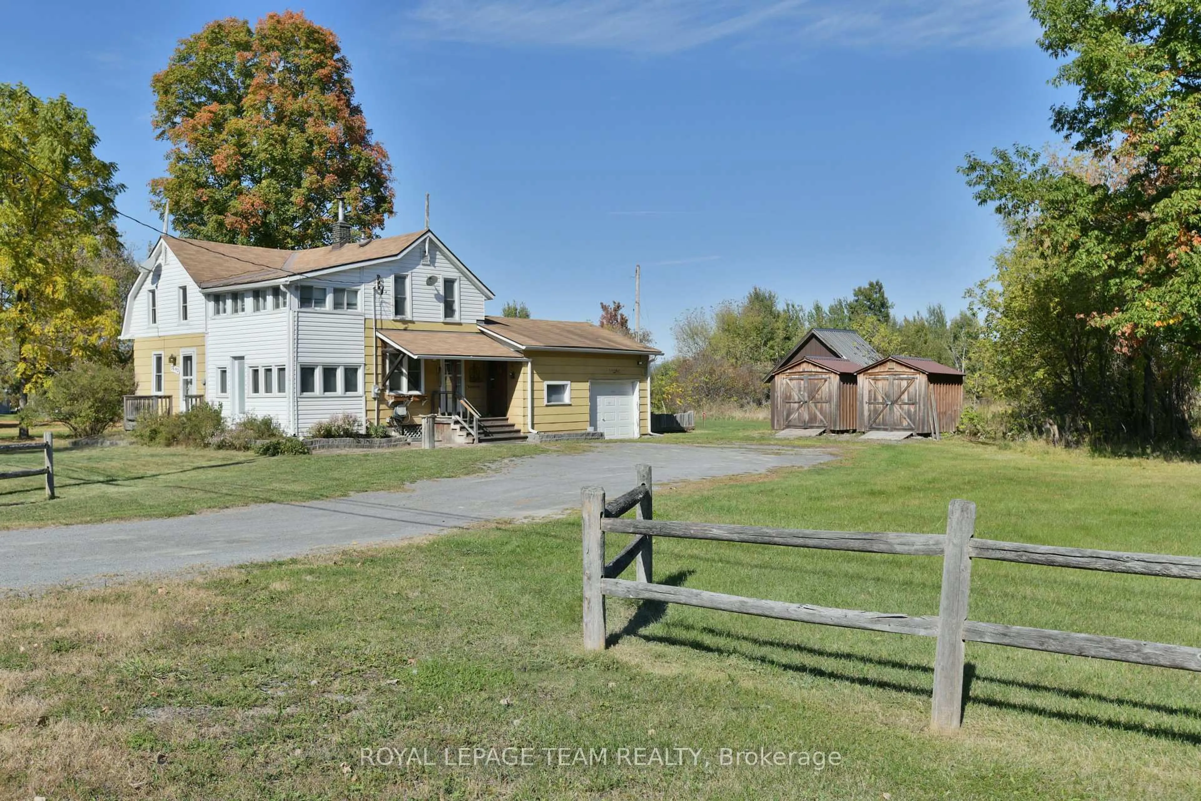 A pic from outside/outdoor area/front of a property/back of a property/a pic from drone, street for 2692 Dunrobin Rd, Ottawa Ontario K0A 1T0