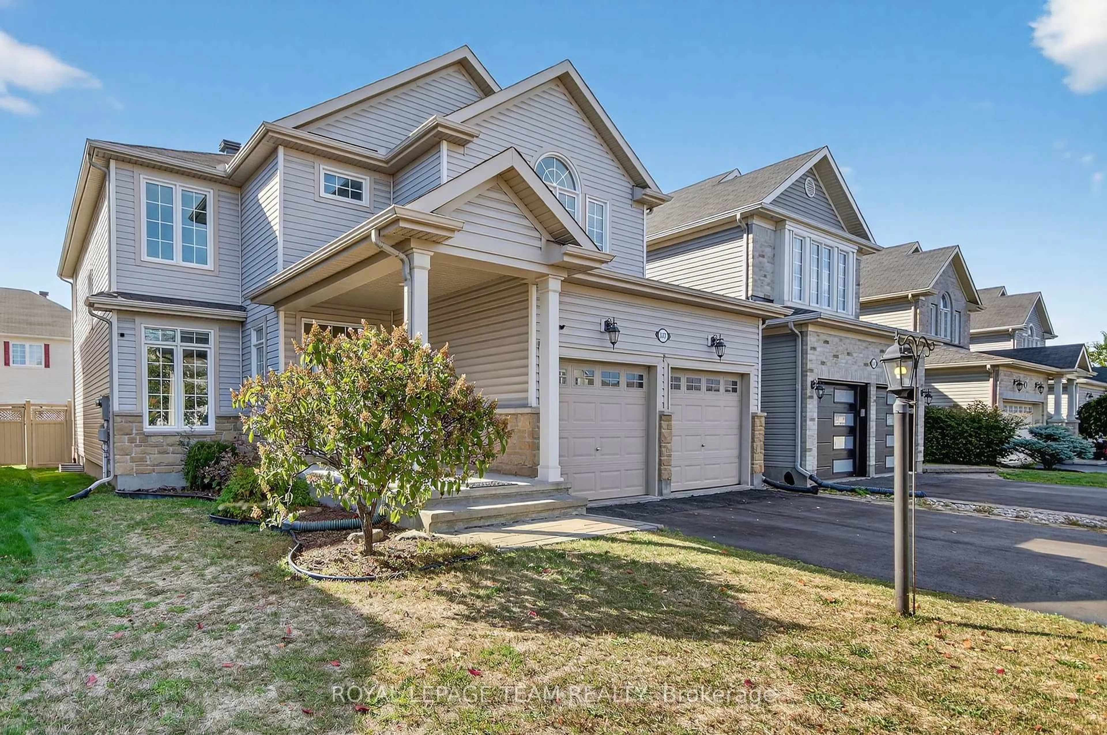 Home with vinyl exterior material, street for 347 Tucana Way, Ottawa Ontario K2J 0Z8