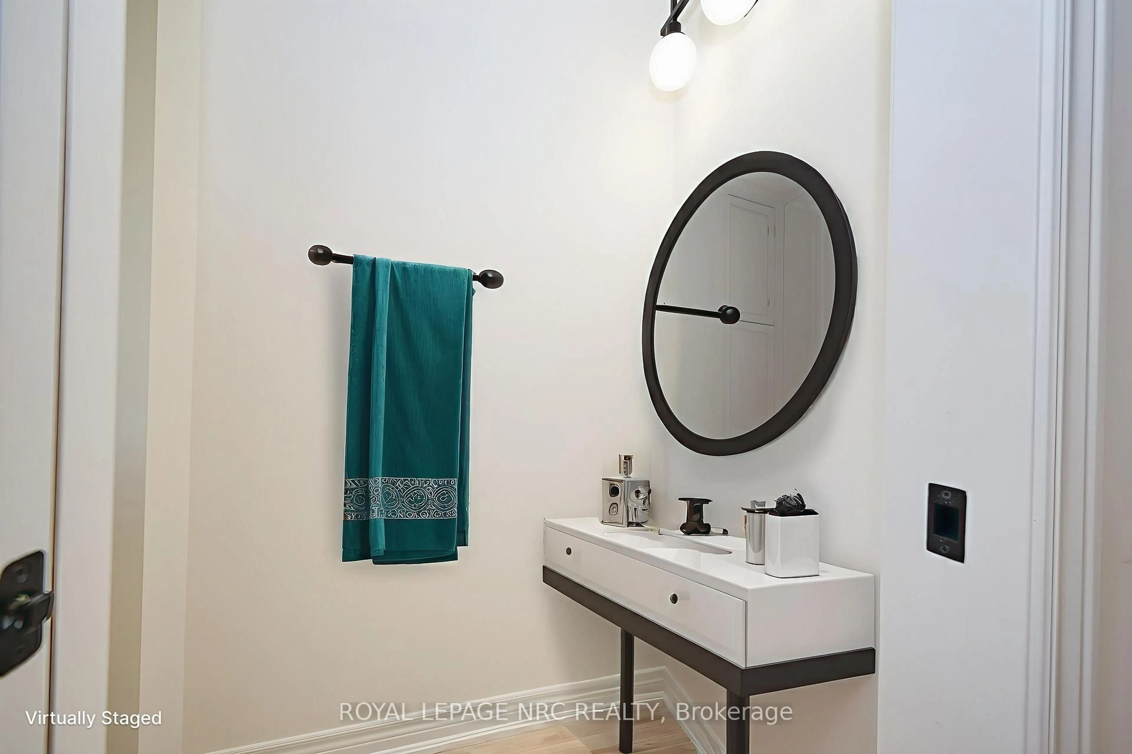 Contemporary bathroom, ceramic/tile floor for 6672 Hawkins St, Niagara Falls Ontario L2G 3B7