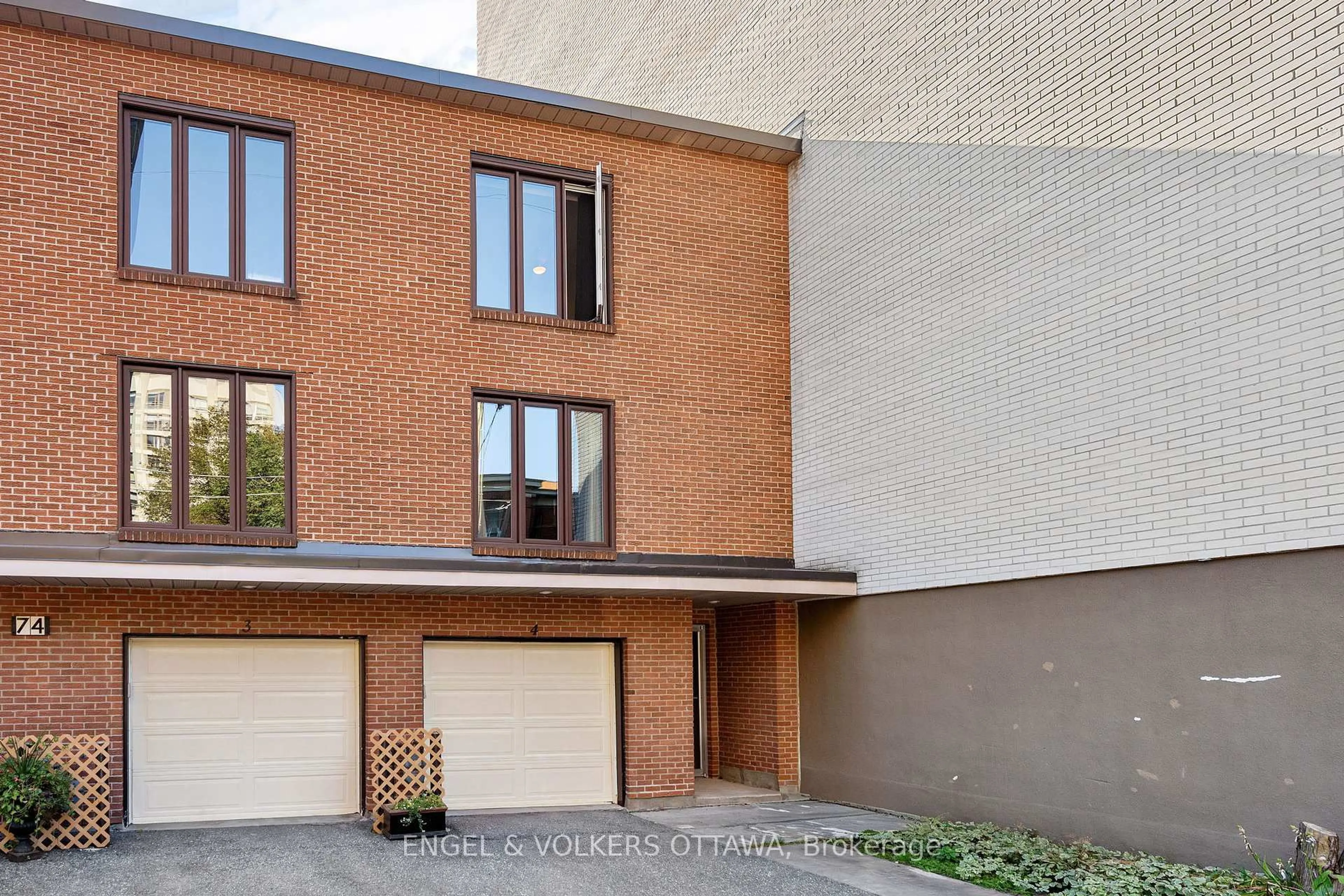 Home with brick exterior material, street for 74 Somerset St #4, Ottawa Ontario K2P 0H5