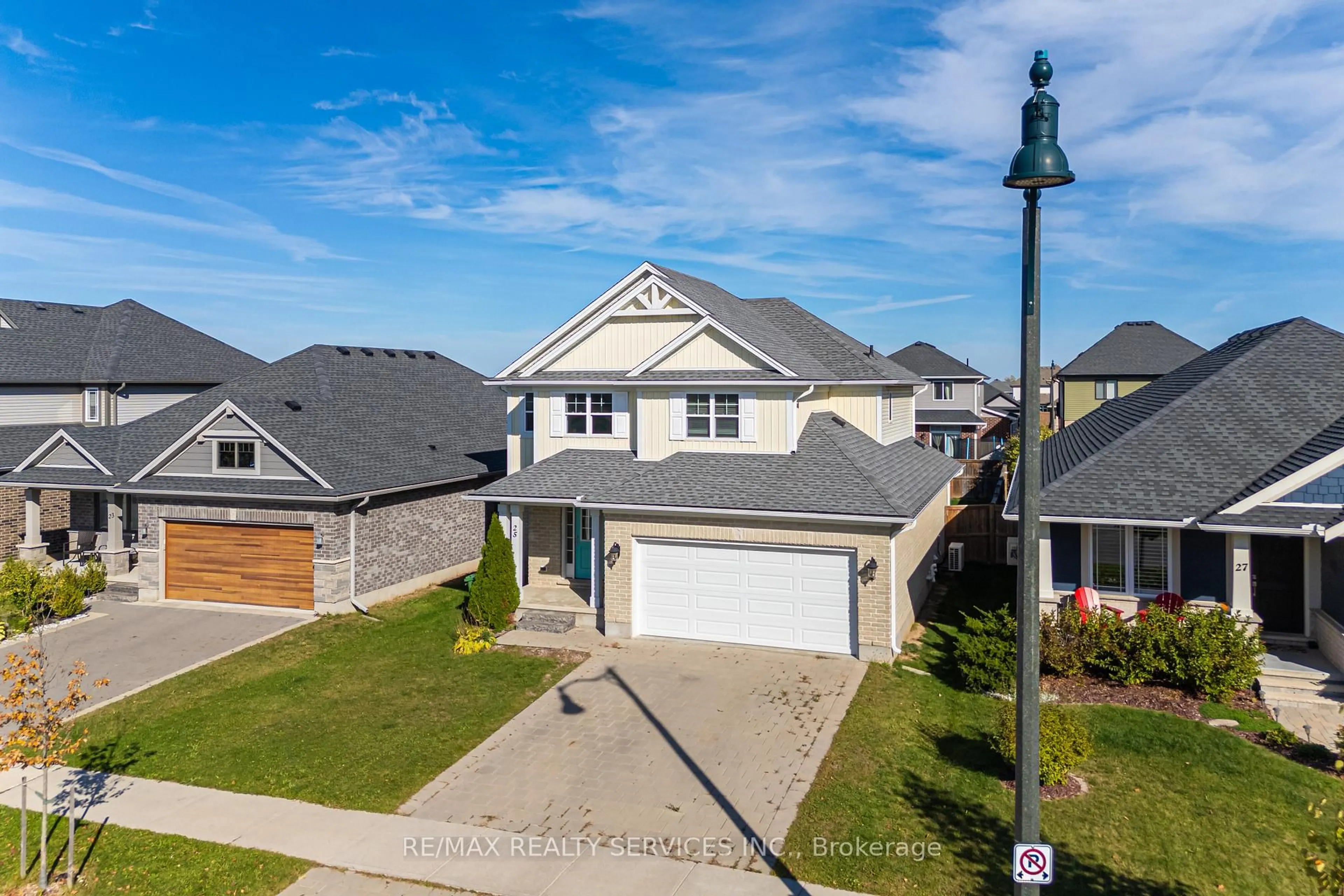 A pic from outside/outdoor area/front of a property/back of a property/a pic from drone, street for 25 Acorn Tr, St. Thomas Ontario N5R 0H5