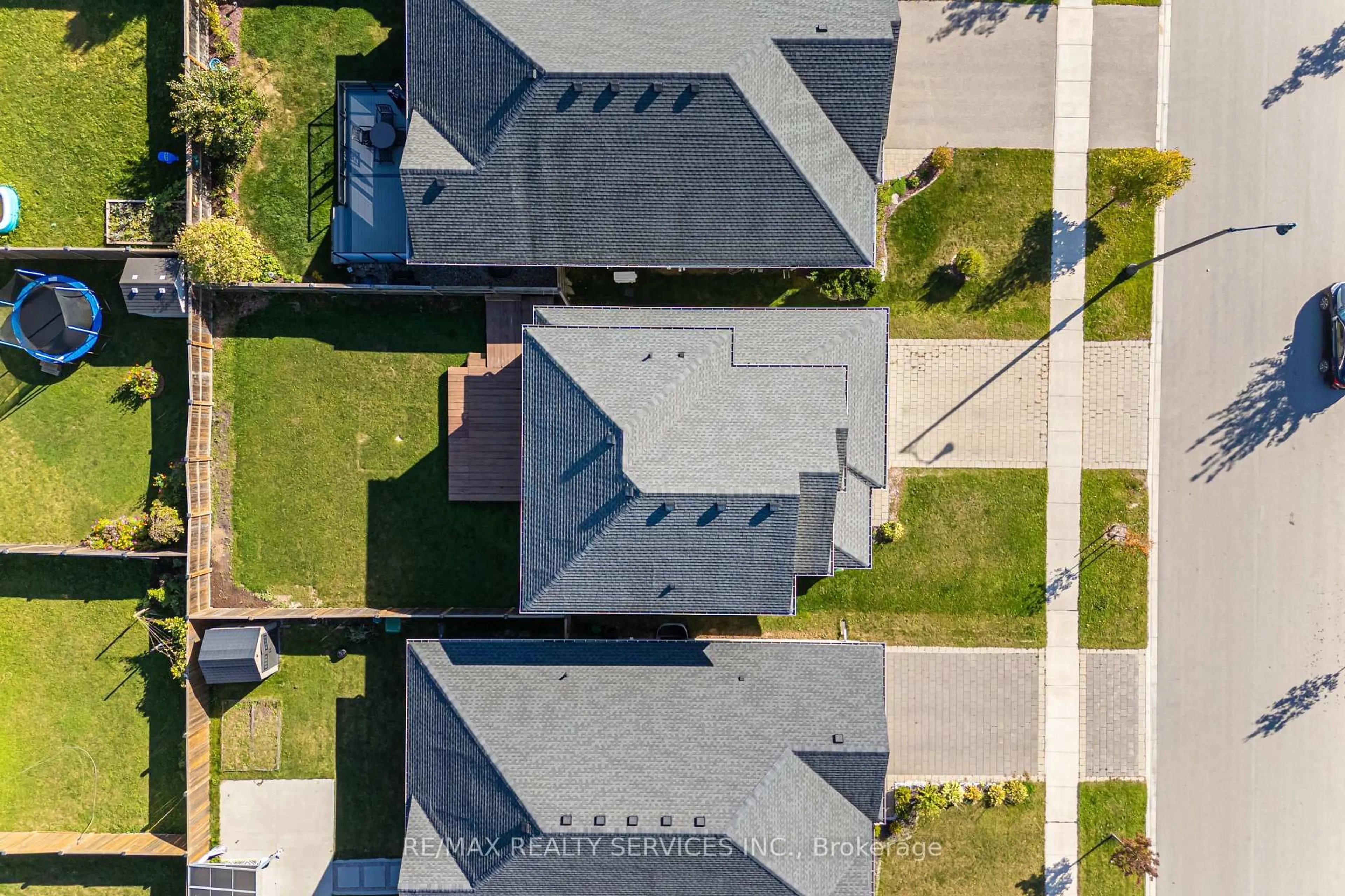 A pic from outside/outdoor area/front of a property/back of a property/a pic from drone, street for 25 Acorn Tr, St. Thomas Ontario N5R 0H5
