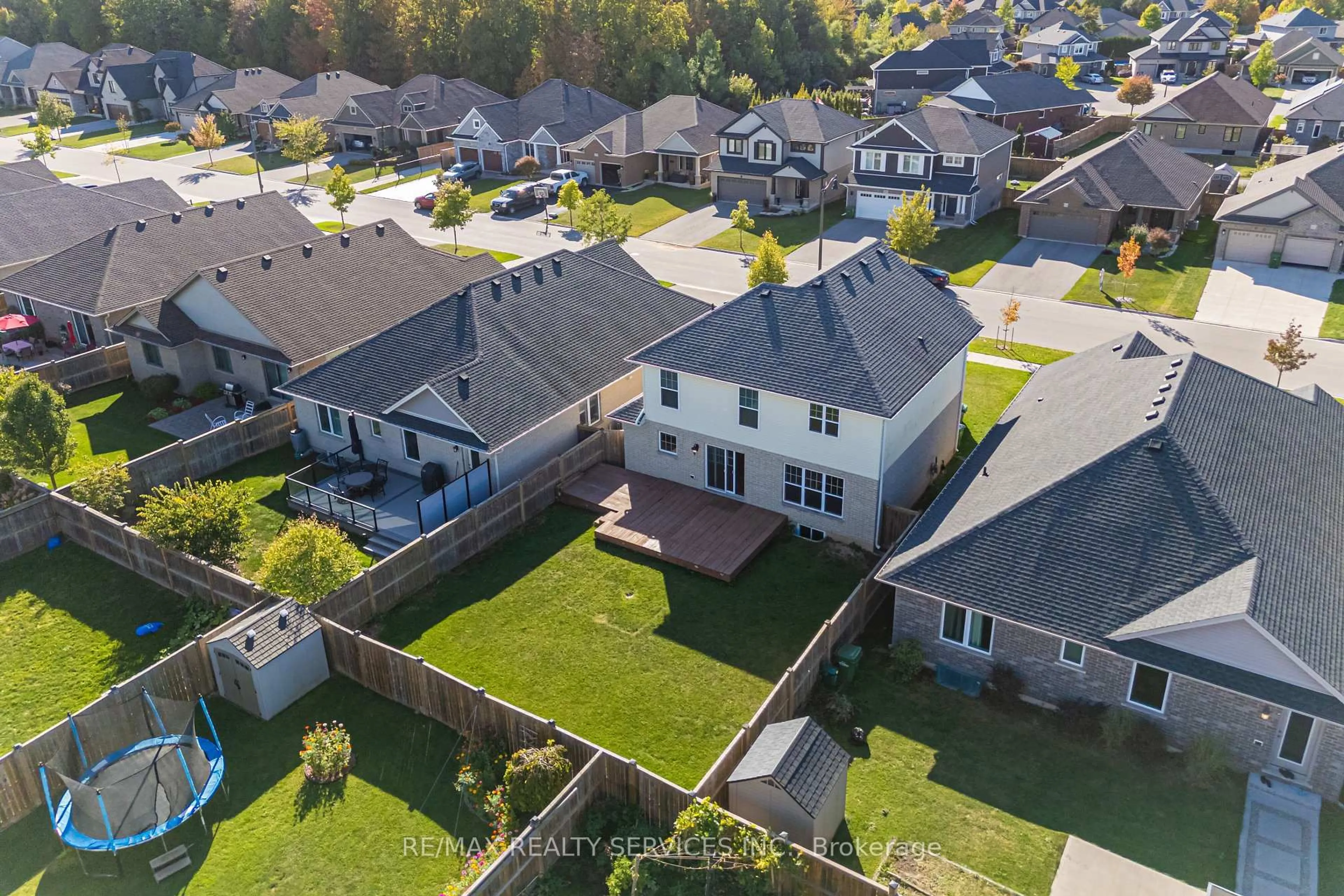 A pic from outside/outdoor area/front of a property/back of a property/a pic from drone, street for 25 Acorn Tr, St. Thomas Ontario N5R 0H5