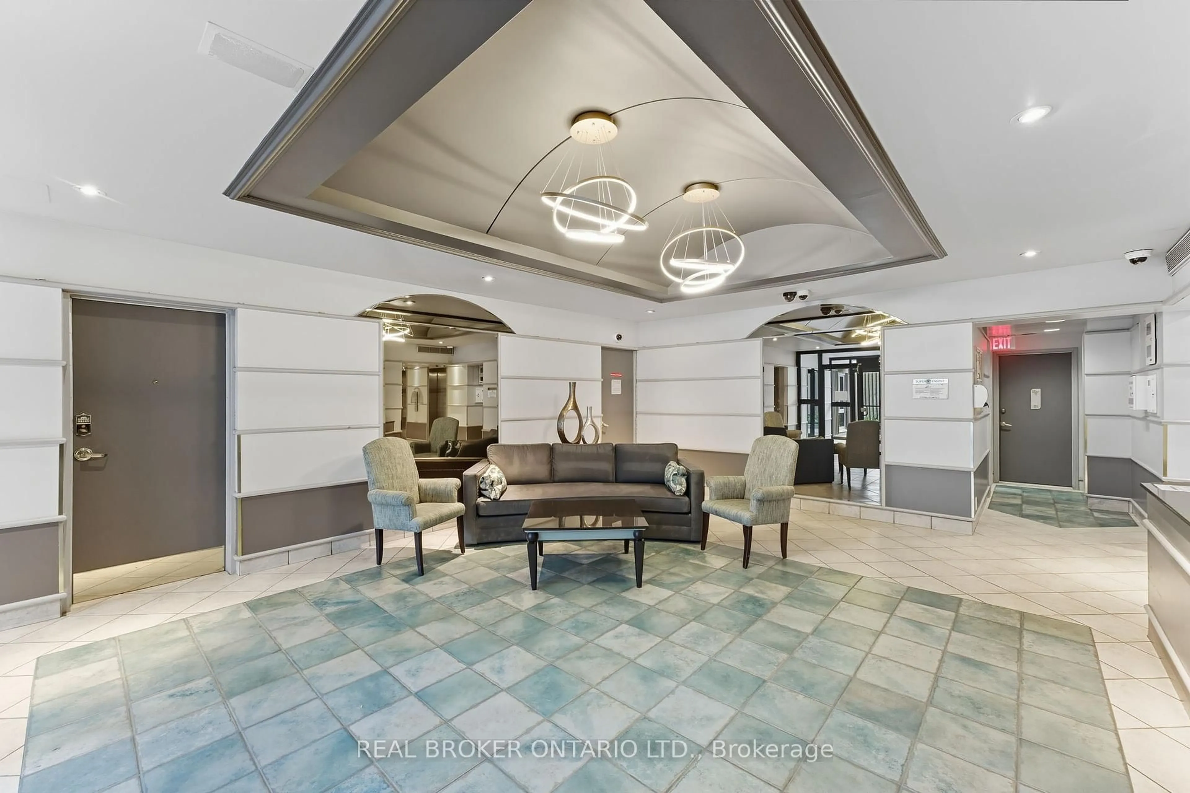 Lobby for 158C McArthur Ave #907, Ottawa Ontario K1L 8E7