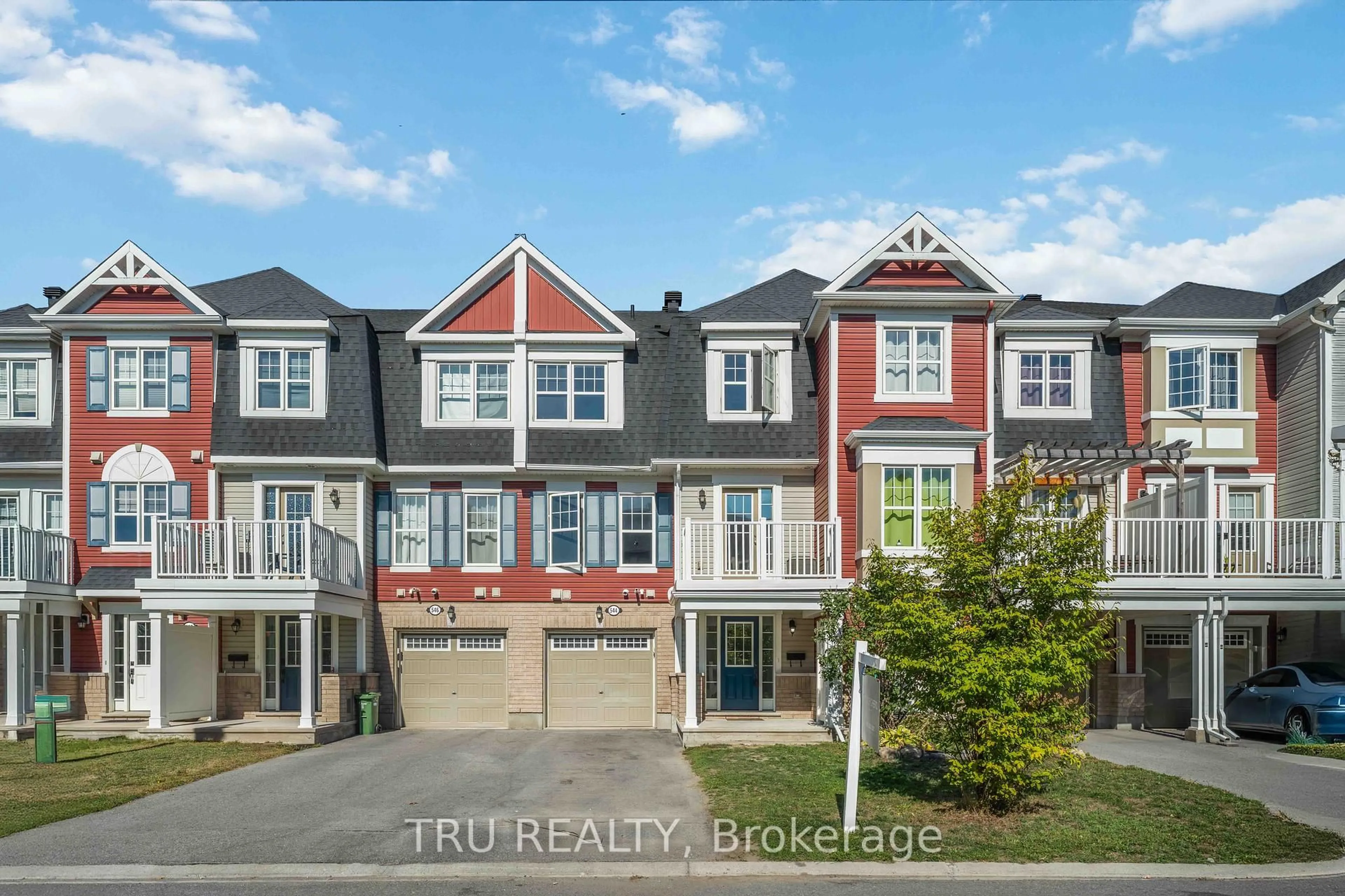 A pic from outside/outdoor area/front of a property/back of a property/a pic from drone, street for 544 Snow Goose St, Ottawa Ontario K2J 6C7