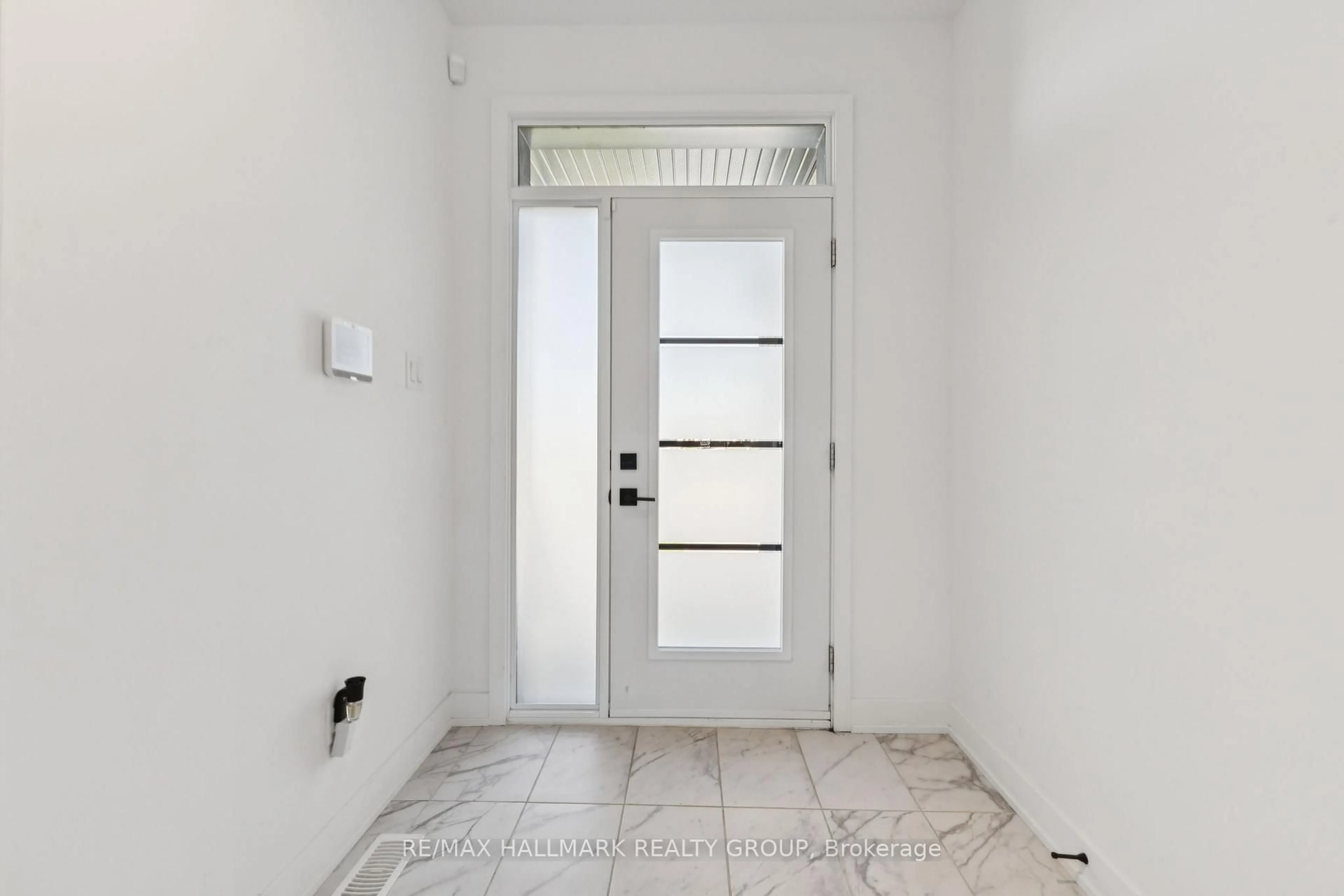 Indoor entryway for 58 Rutile St, Clarence-Rockland Ontario K4K 0M6