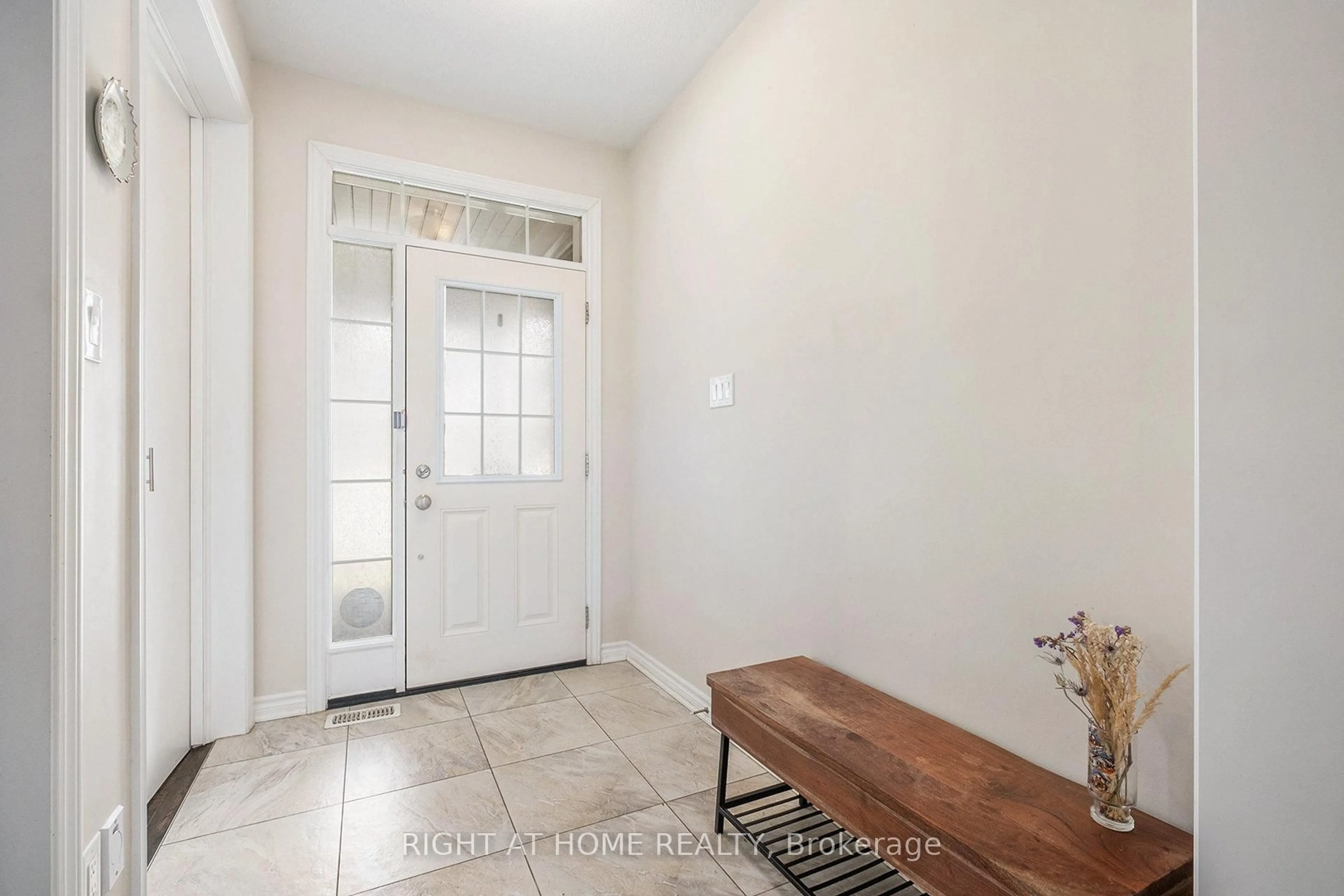 Indoor entryway for 186 Lamprey St, Ottawa Ontario K2J 6C3