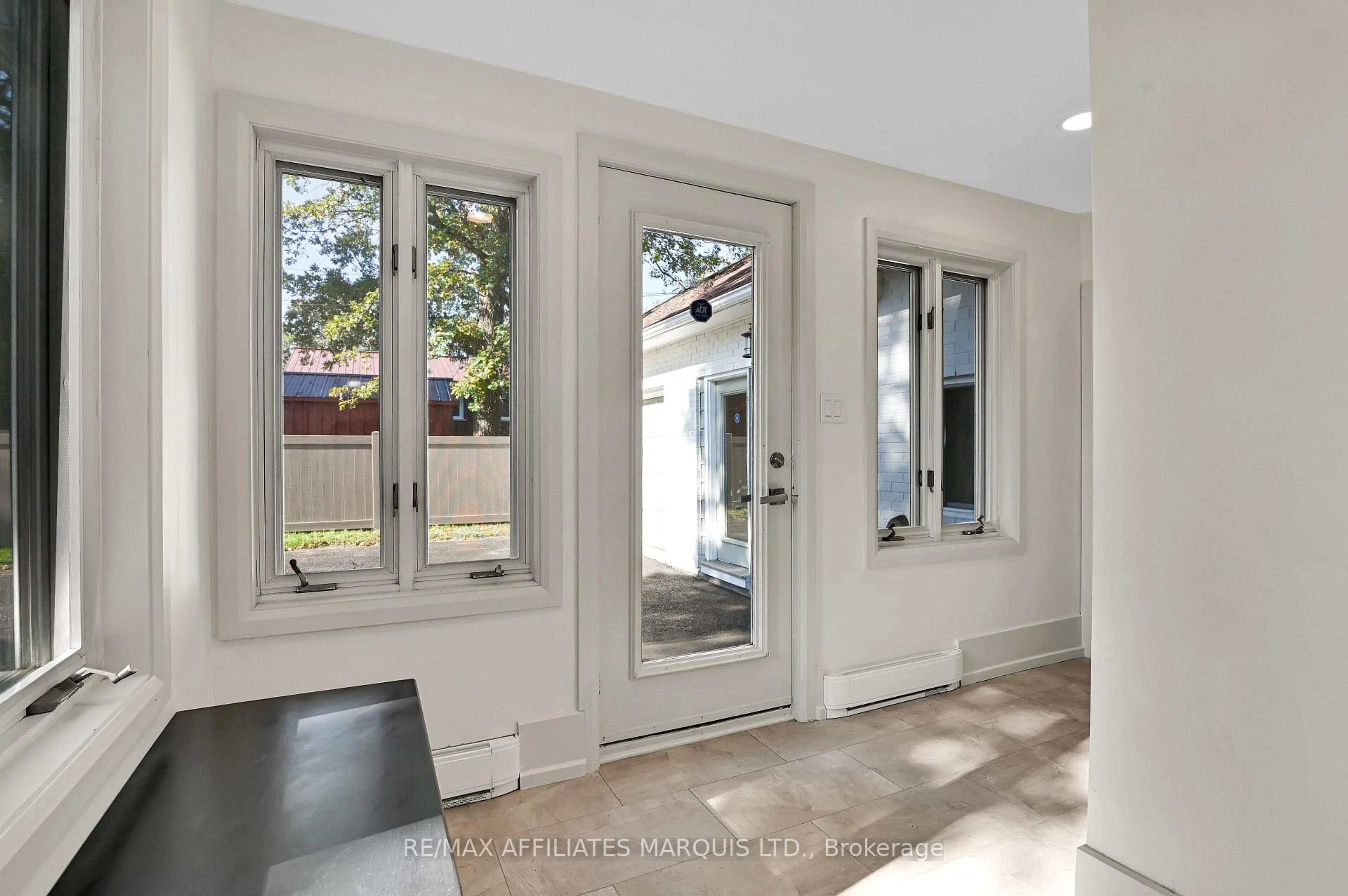 Indoor entryway for 1603 Peter St, Cornwall Ontario K6J 1W7