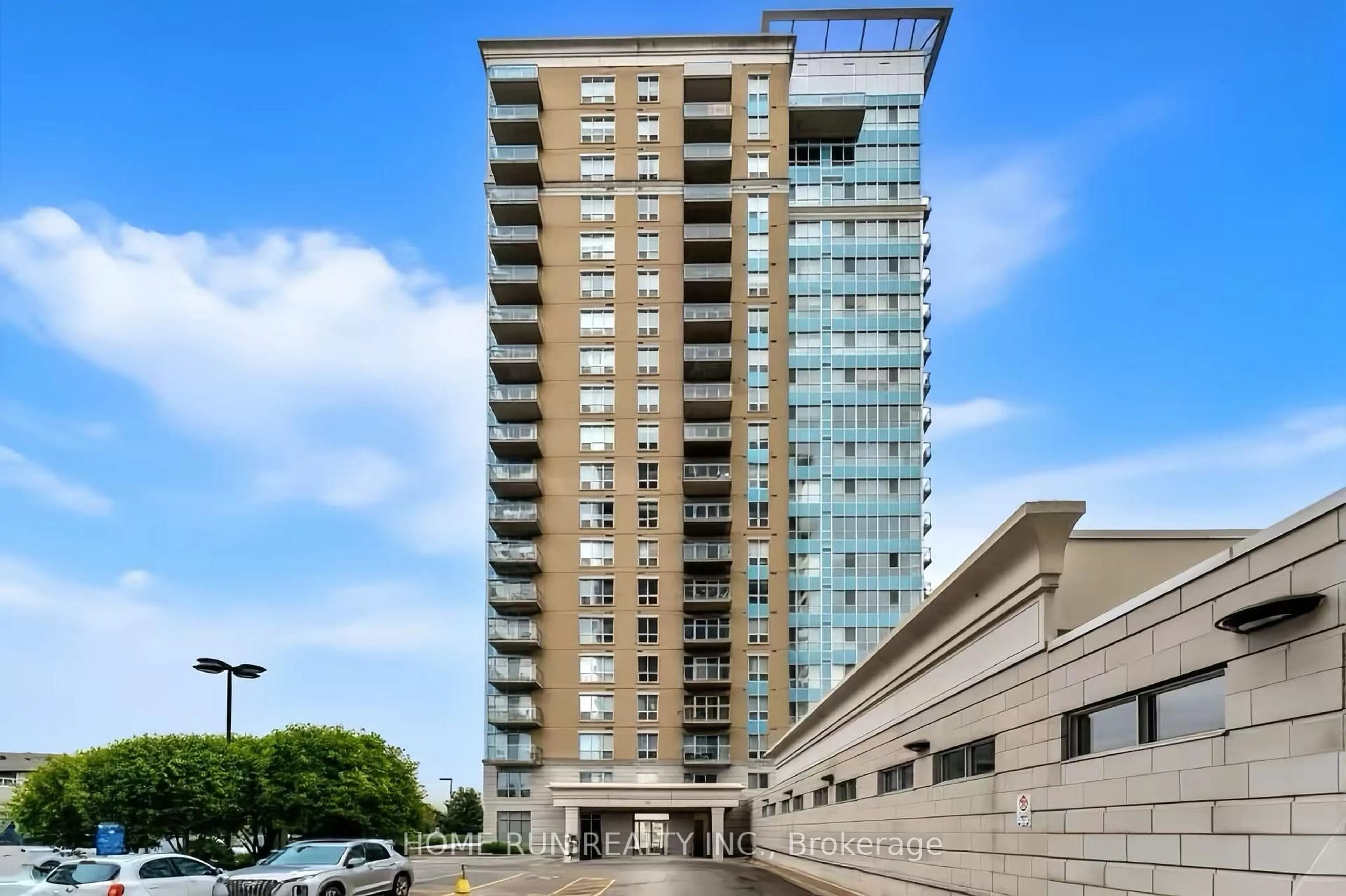 Indoor foyer for 90 Landry St #801, Ottawa Ontario K1L 0A9