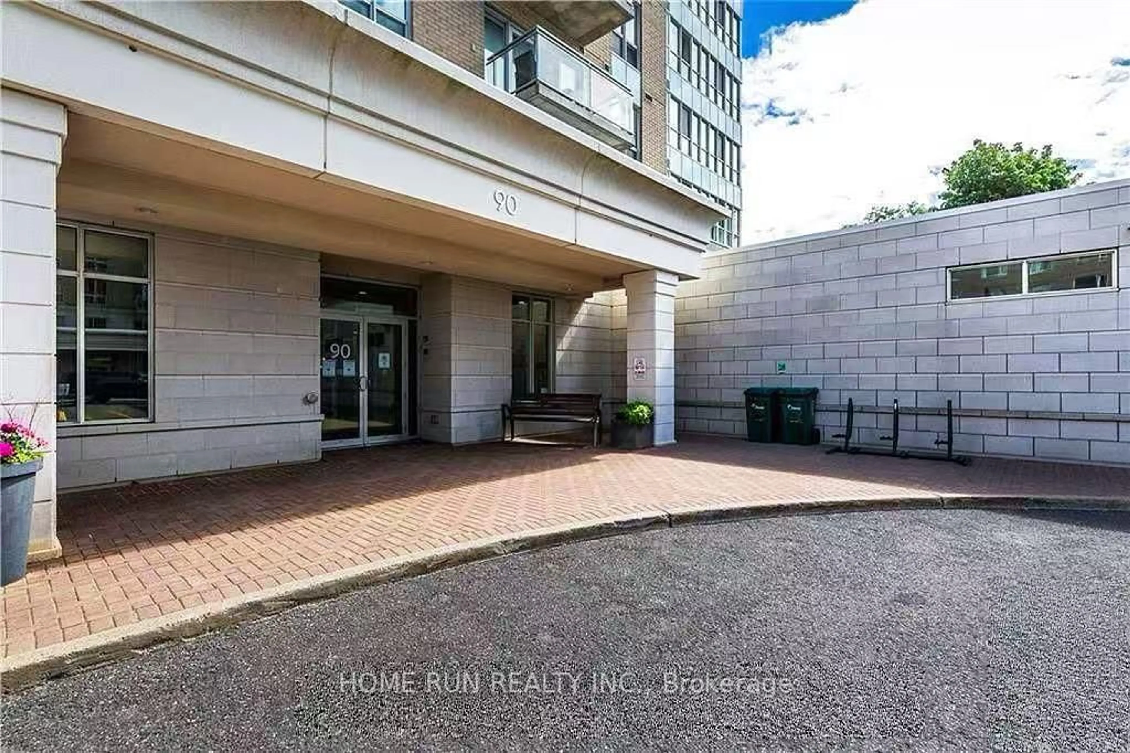 Unknown for 90 Landry St #801, Ottawa Ontario K1L 0A9