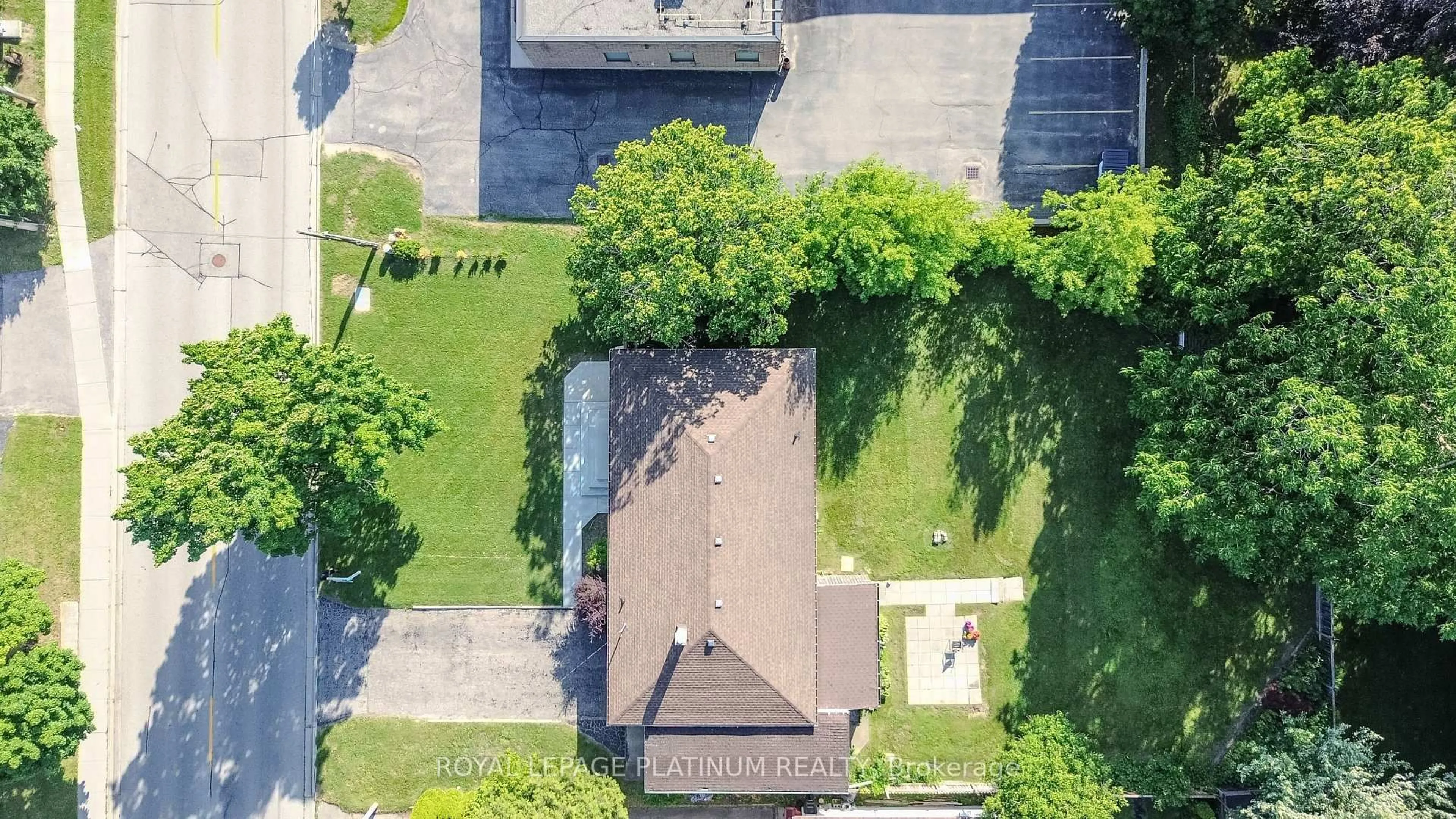 A pic from outside/outdoor area/front of a property/back of a property/a pic from drone, street for 6 Varadi Ave, Brantford Ontario N3R 3M8