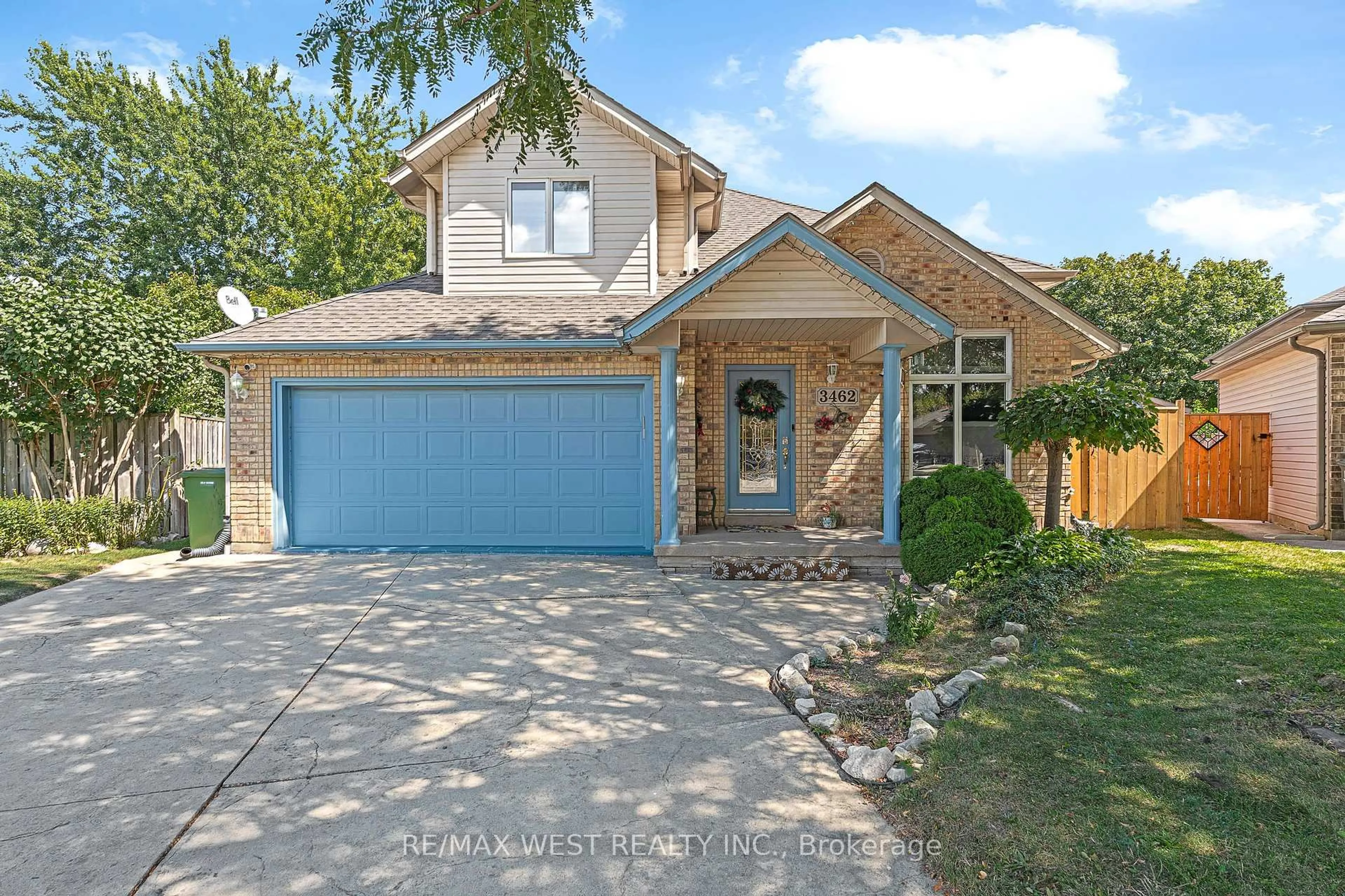 Home with vinyl exterior material, street for 3462 Treeline Crt, Windsor Ontario N8R 2K3