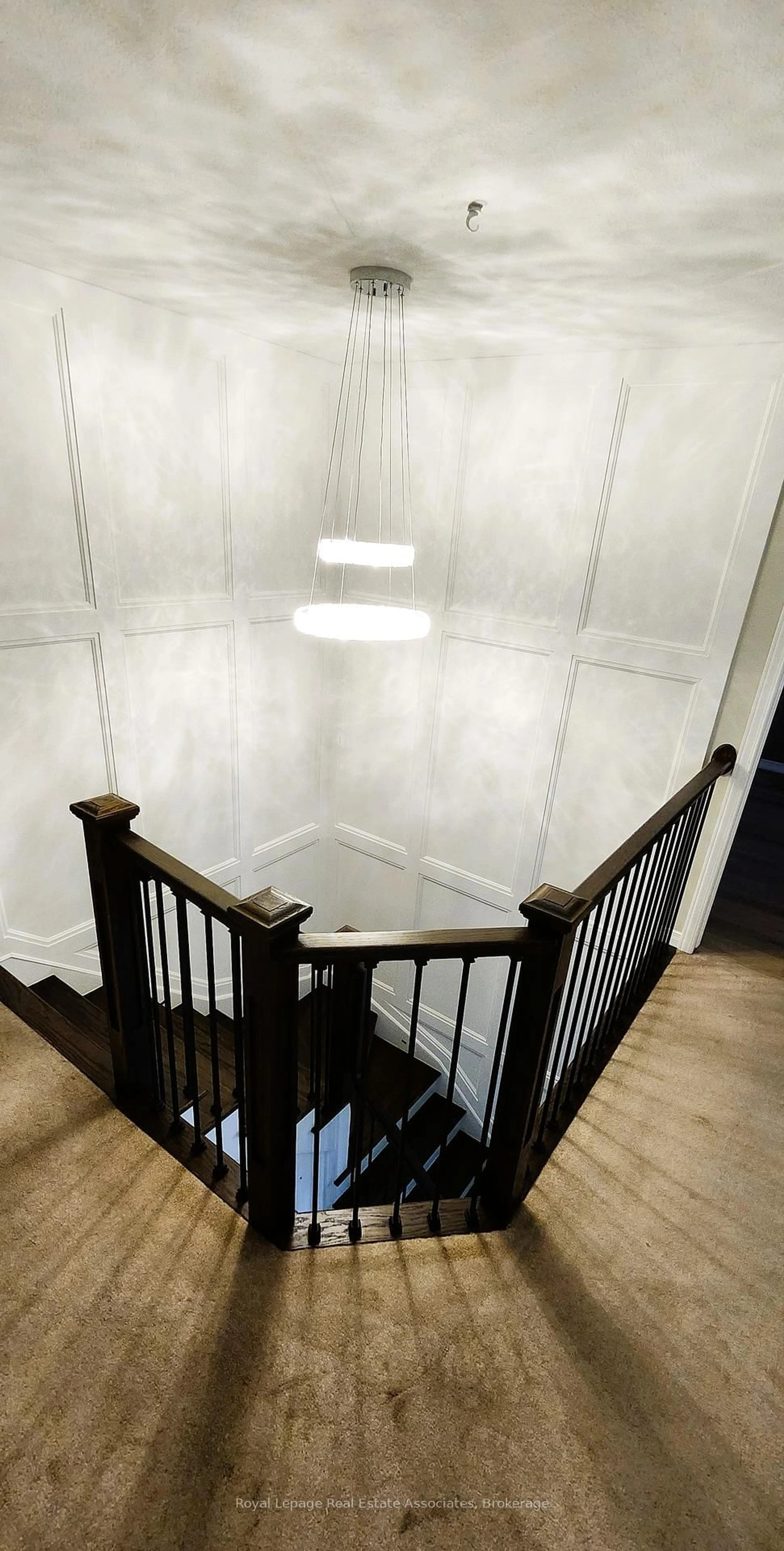 Indoor foyer for 59 Solsbury Cres, Hamilton Ontario L0R 1W0
