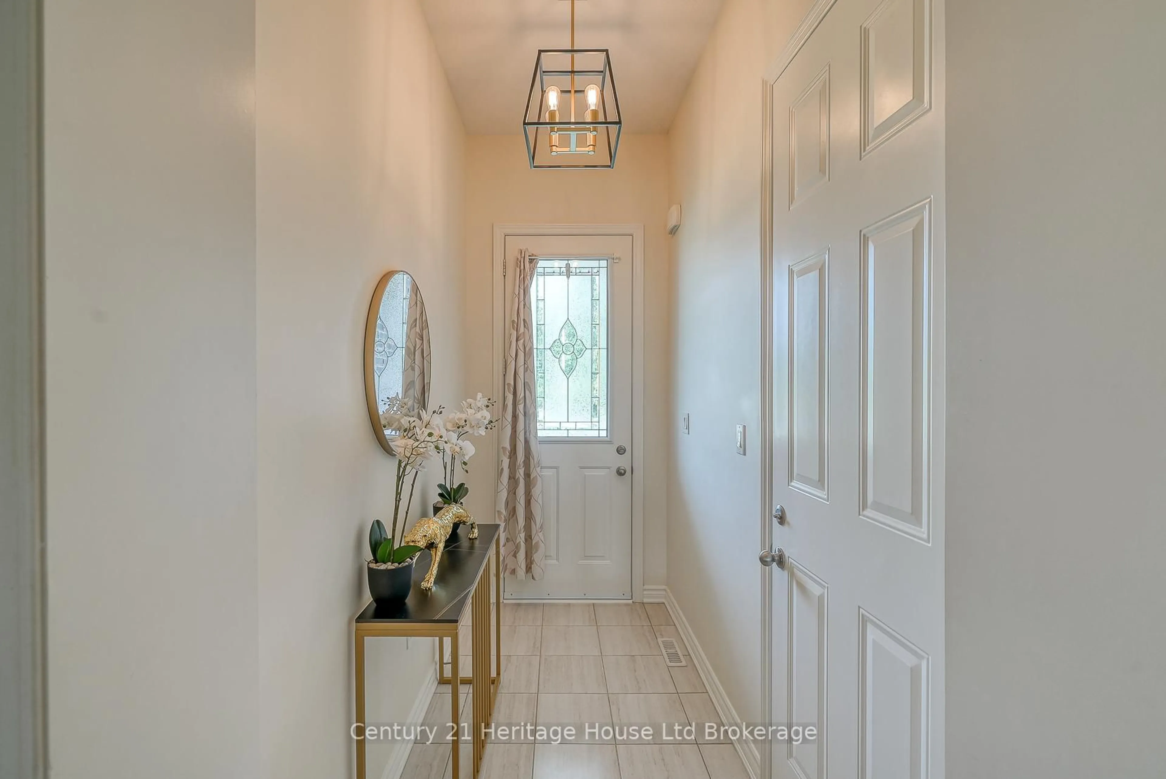 Indoor entryway for 37 Harvest Ave, Tillsonburg Ontario N4G 0H9