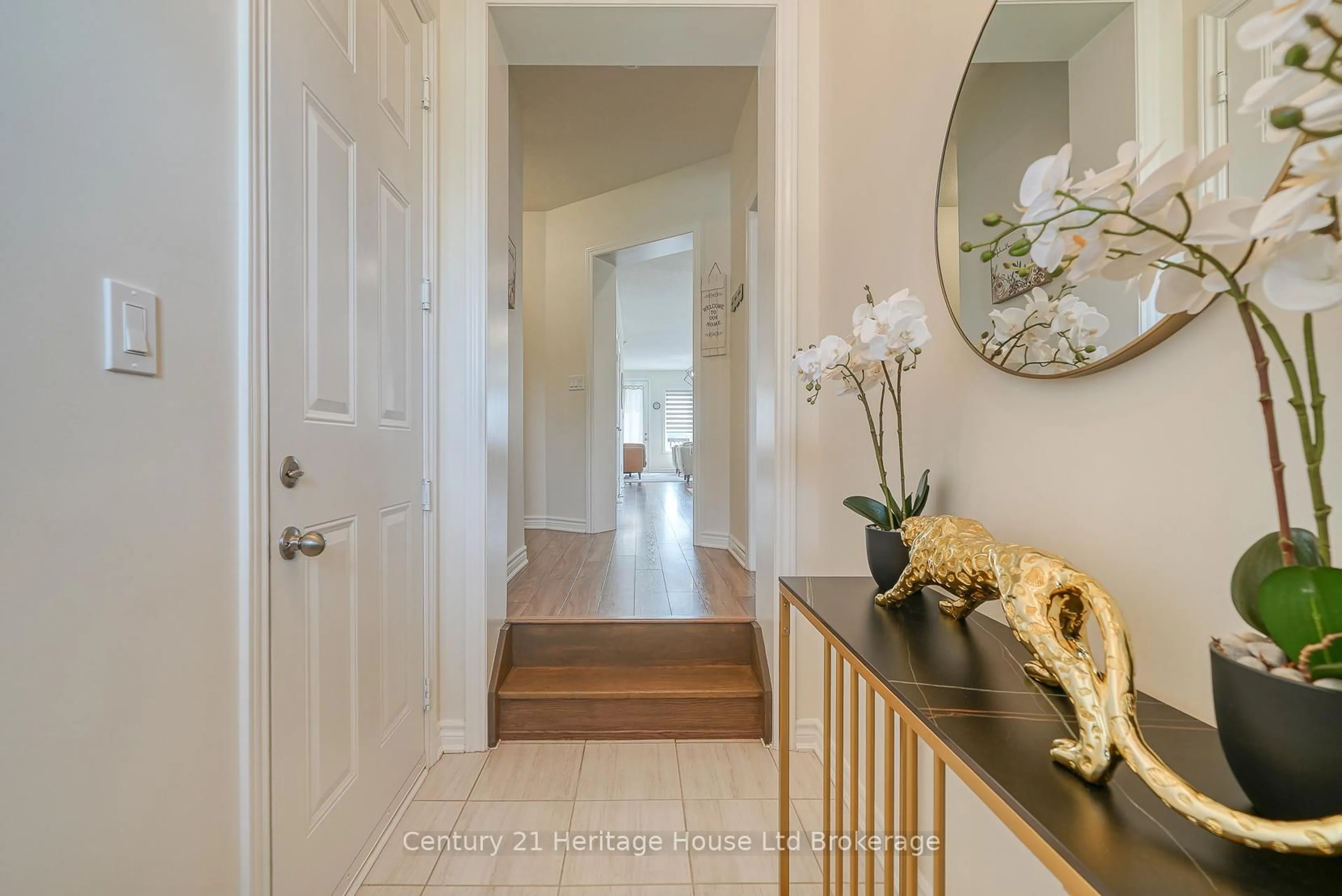 Indoor entryway for 37 Harvest Ave, Tillsonburg Ontario N4G 0H9