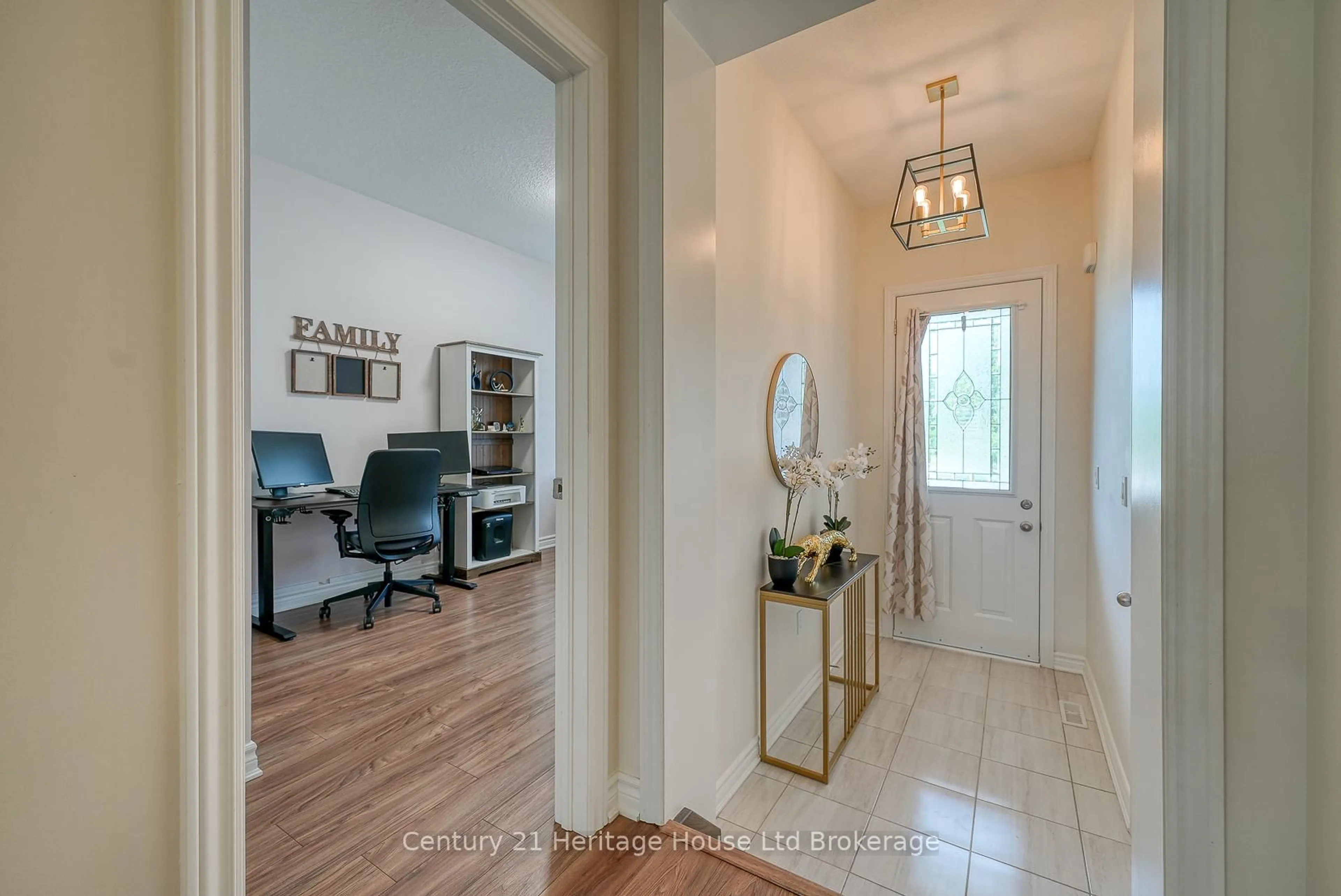 Indoor entryway for 37 Harvest Ave, Tillsonburg Ontario N4G 0H9