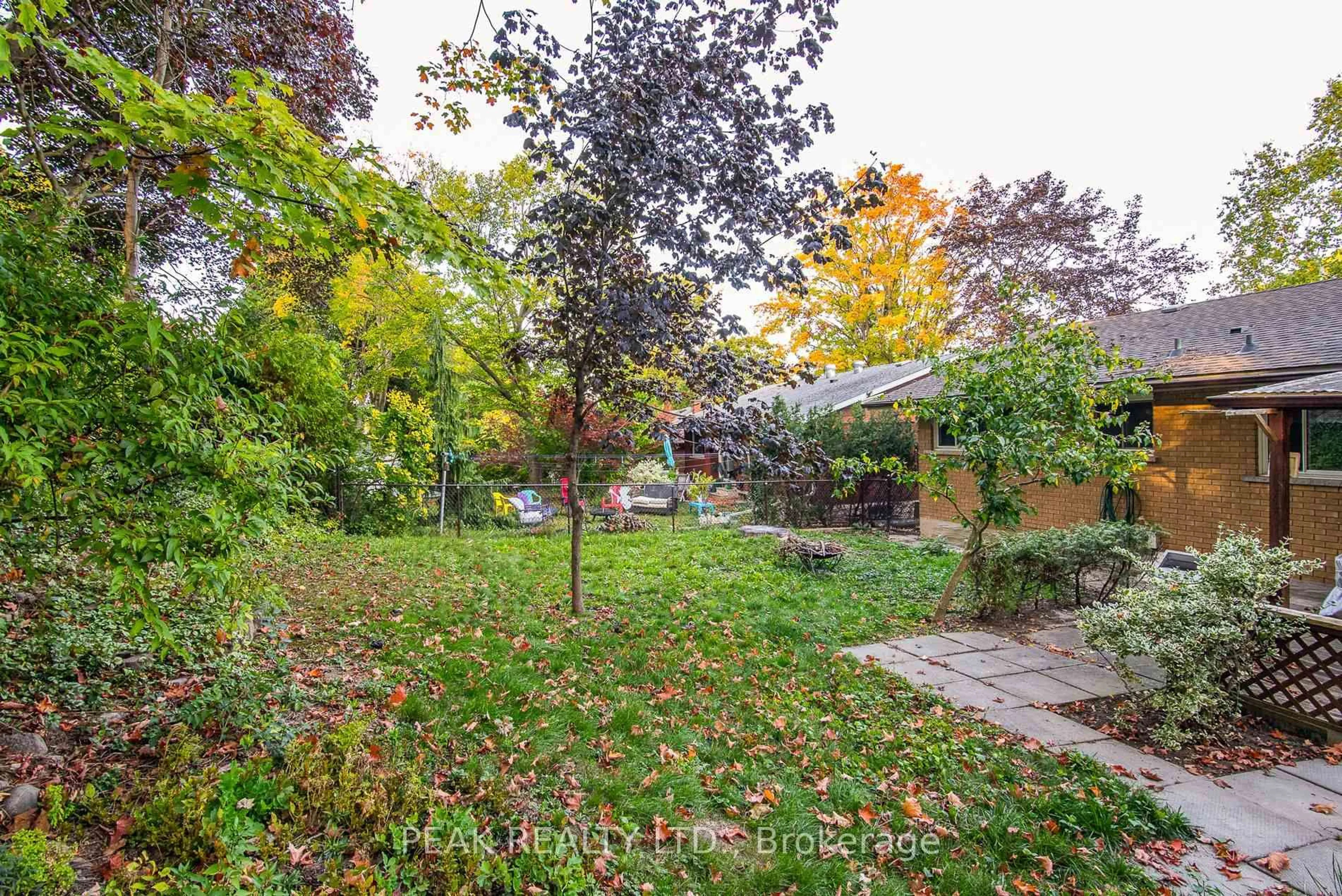 Patio, street for 444 Greenbrook Dr, Kitchener Ontario N2M 4K4