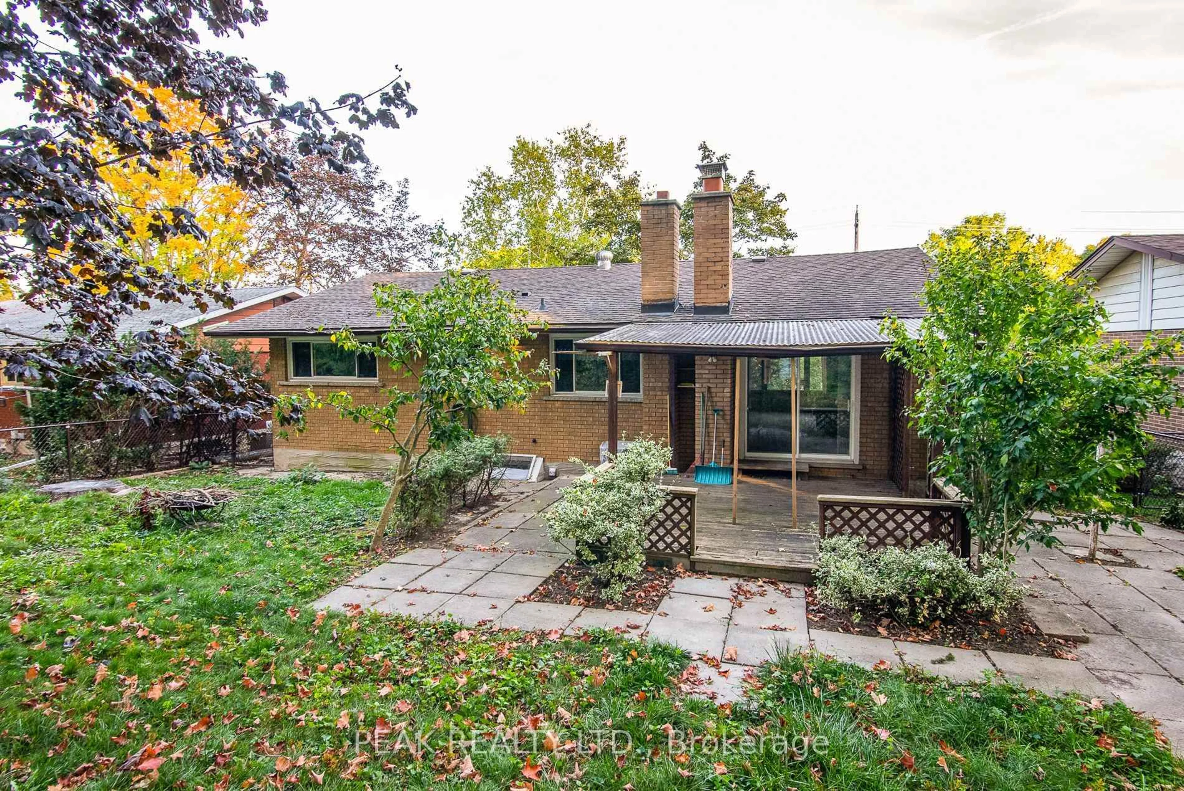 A pic from outside/outdoor area/front of a property/back of a property/a pic from drone, street for 444 Greenbrook Dr, Kitchener Ontario N2M 4K4