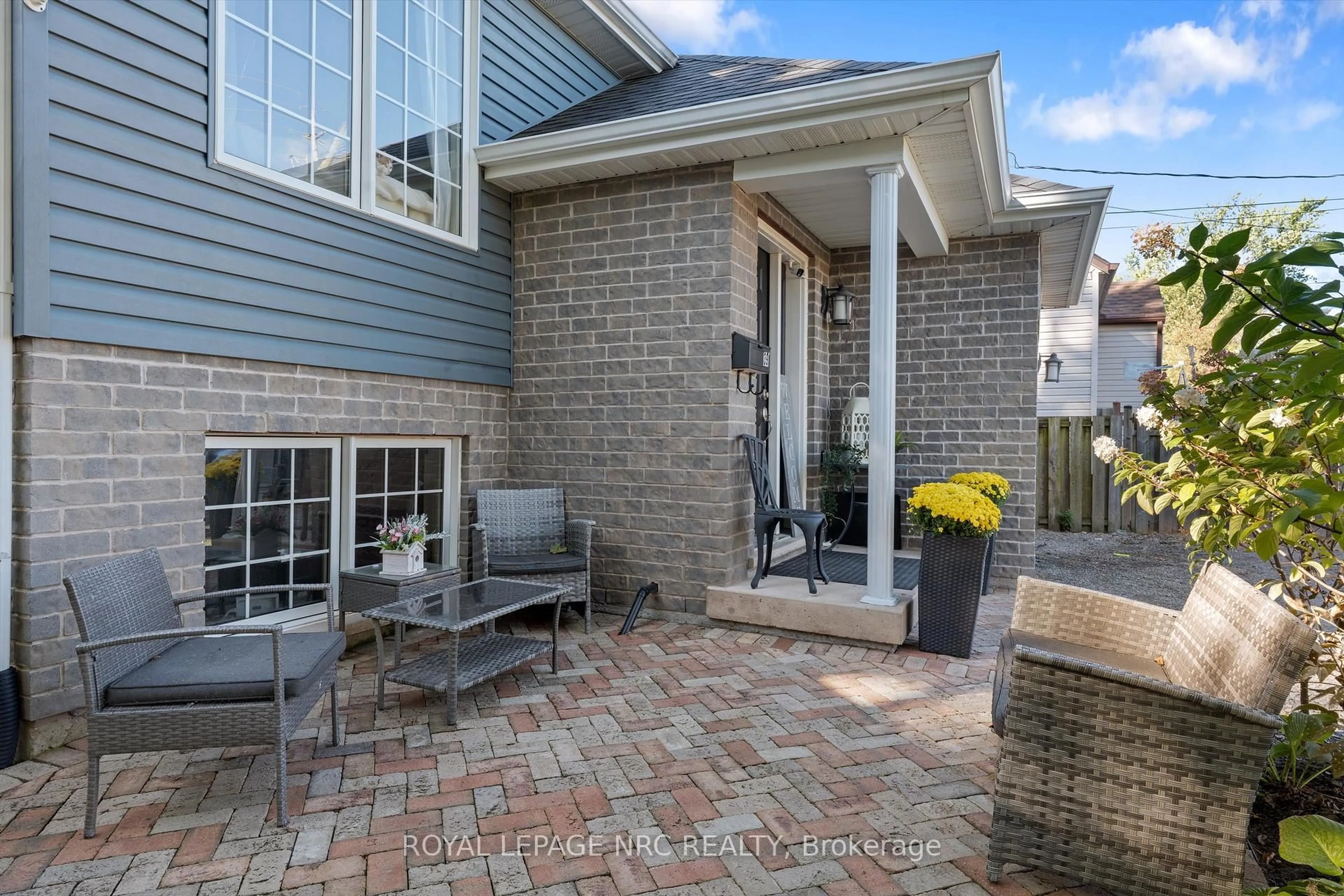 Patio, street for 39 Quaker Rd, Welland Ontario L3C 3G3