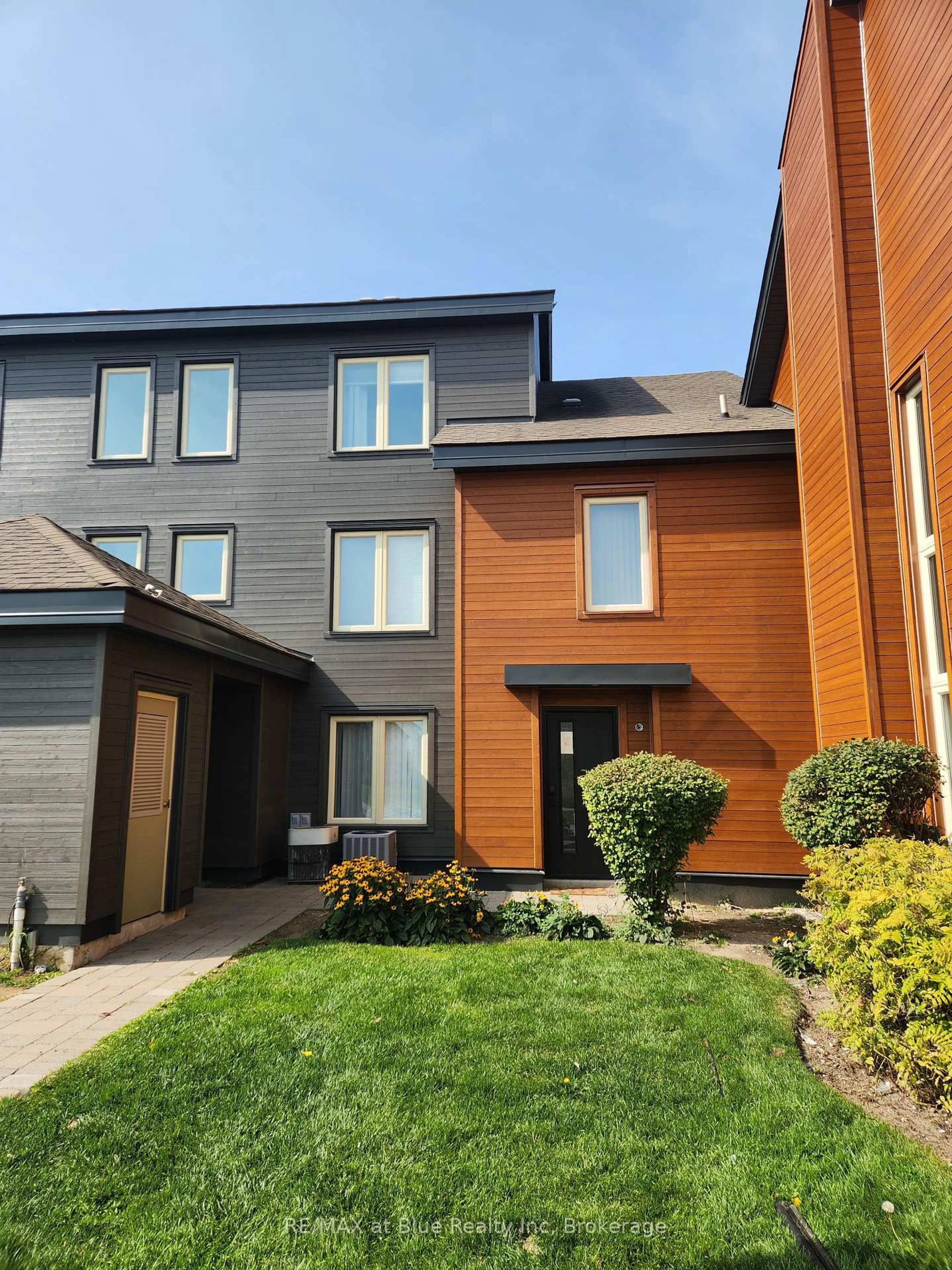 Home with brick exterior material, street for 110 Fairway Crt #112, Blue Mountains Ontario L9Y 0P8