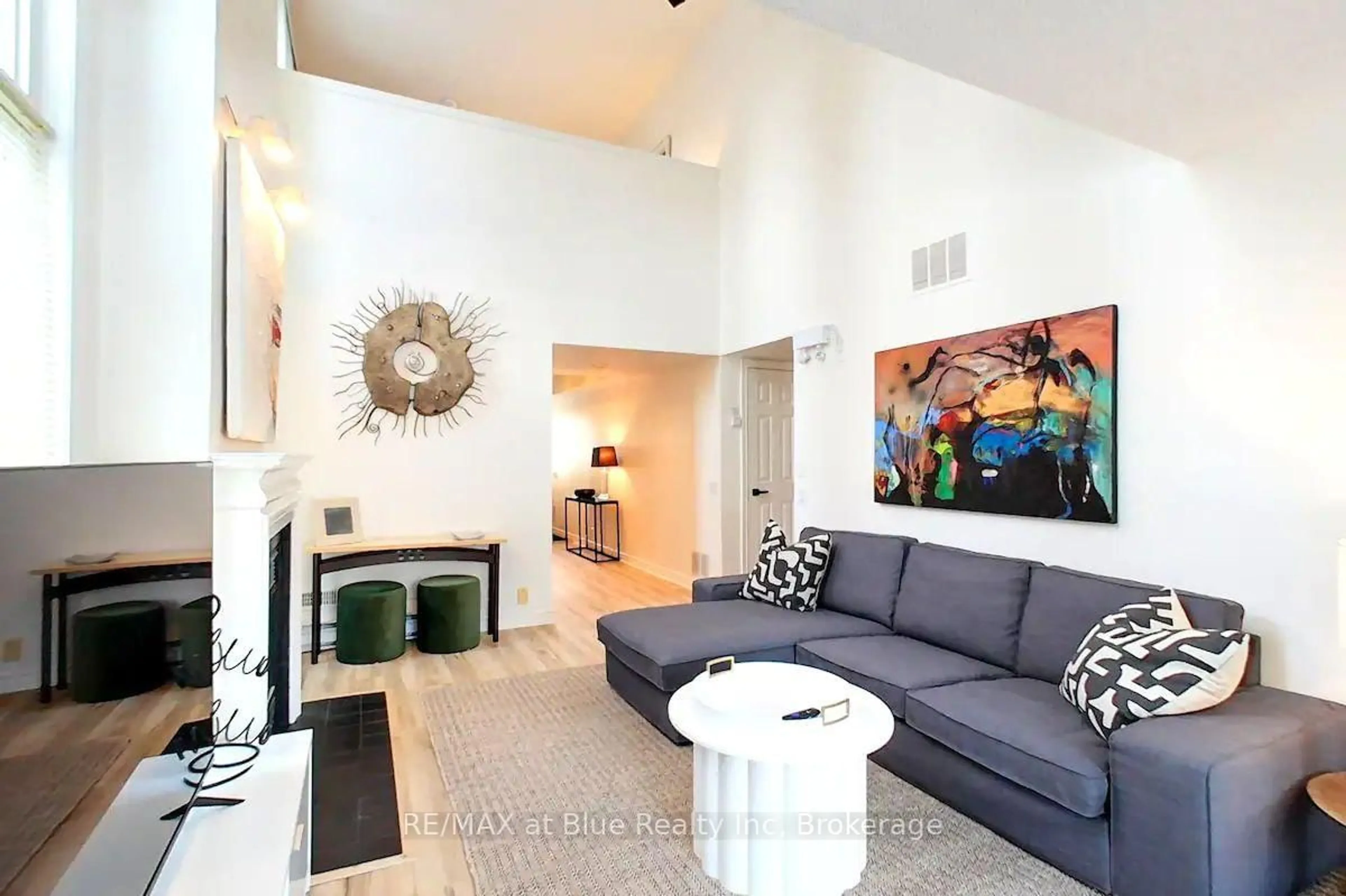Living room with furniture, unknown for 110 Fairway Crt #112, Blue Mountains Ontario L9Y 0P8