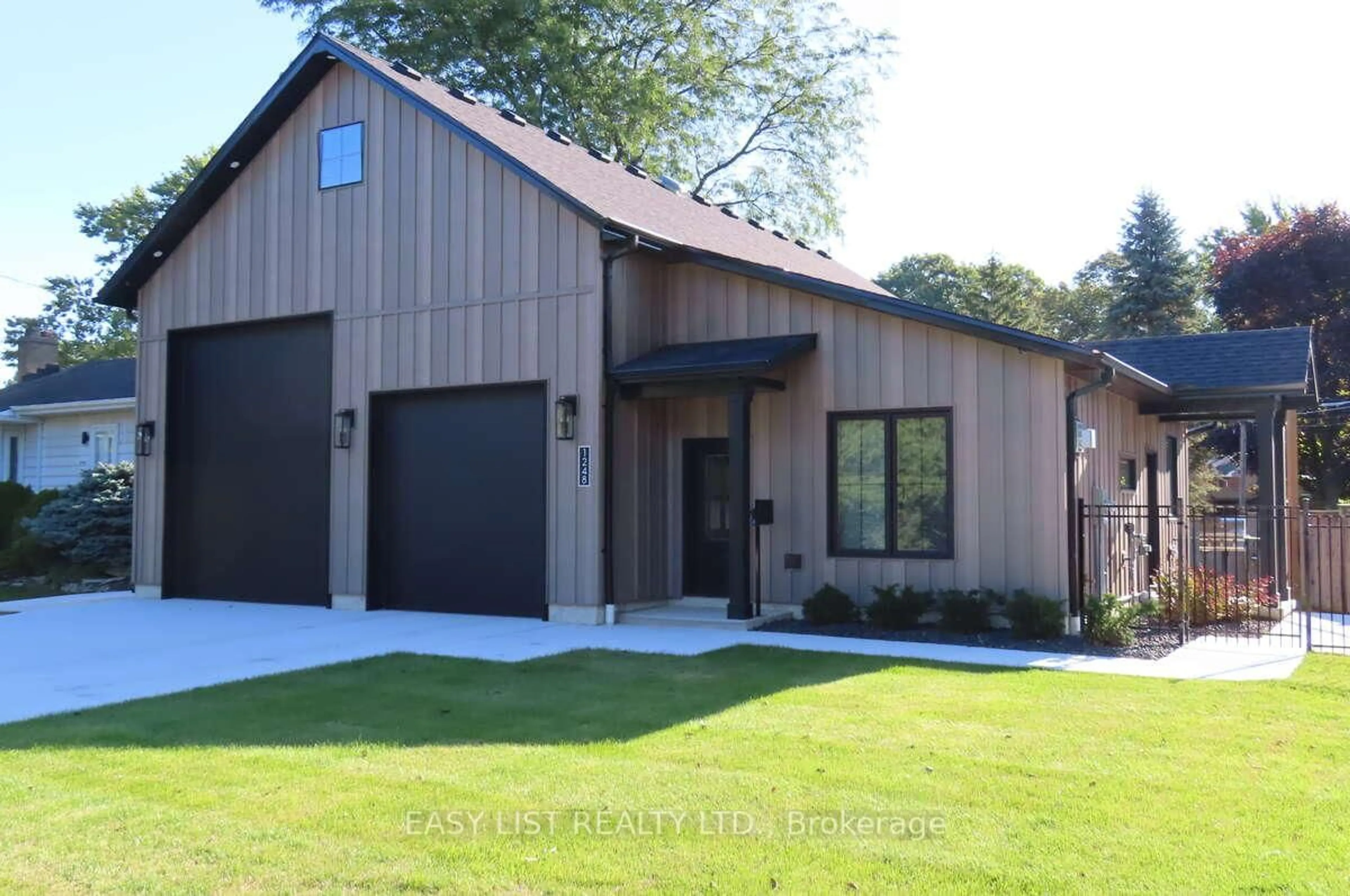 Home with brick exterior material, unknown for 1248 Colborne Rd, Sarnia Ontario N7V 3L4
