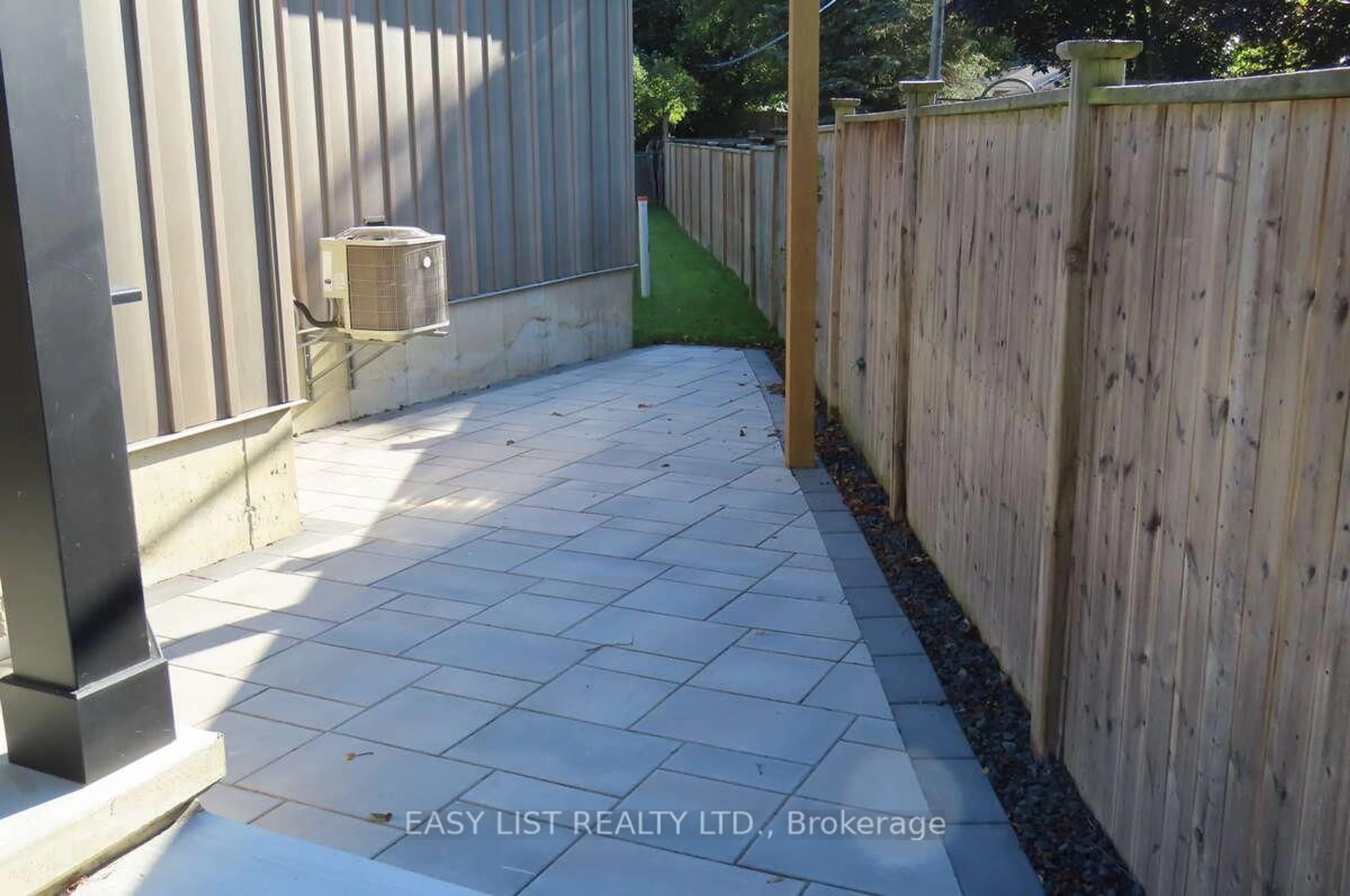 Patio, street for 1248 Colborne Rd, Sarnia Ontario N7V 3L4