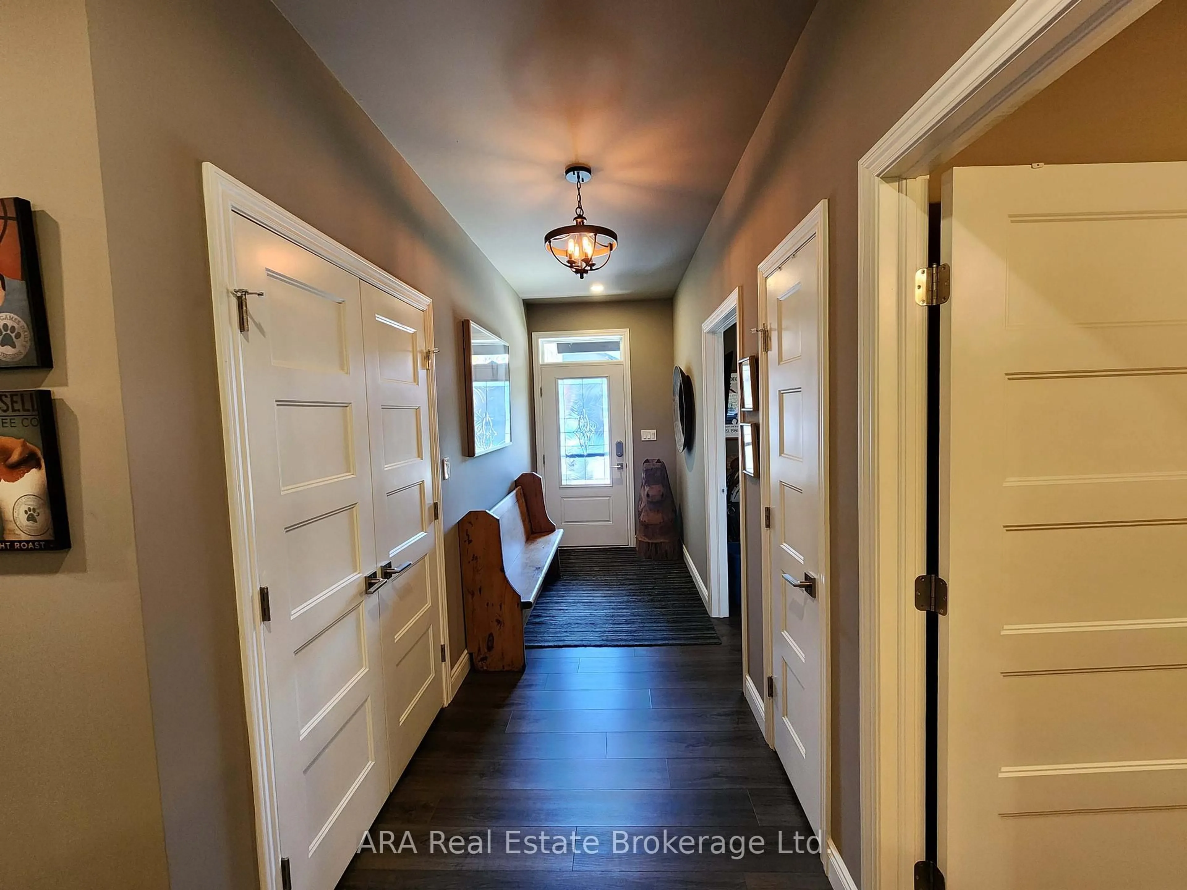Indoor entryway for 410 Ridge Rd #32, Meaford Ontario N4L 0B2