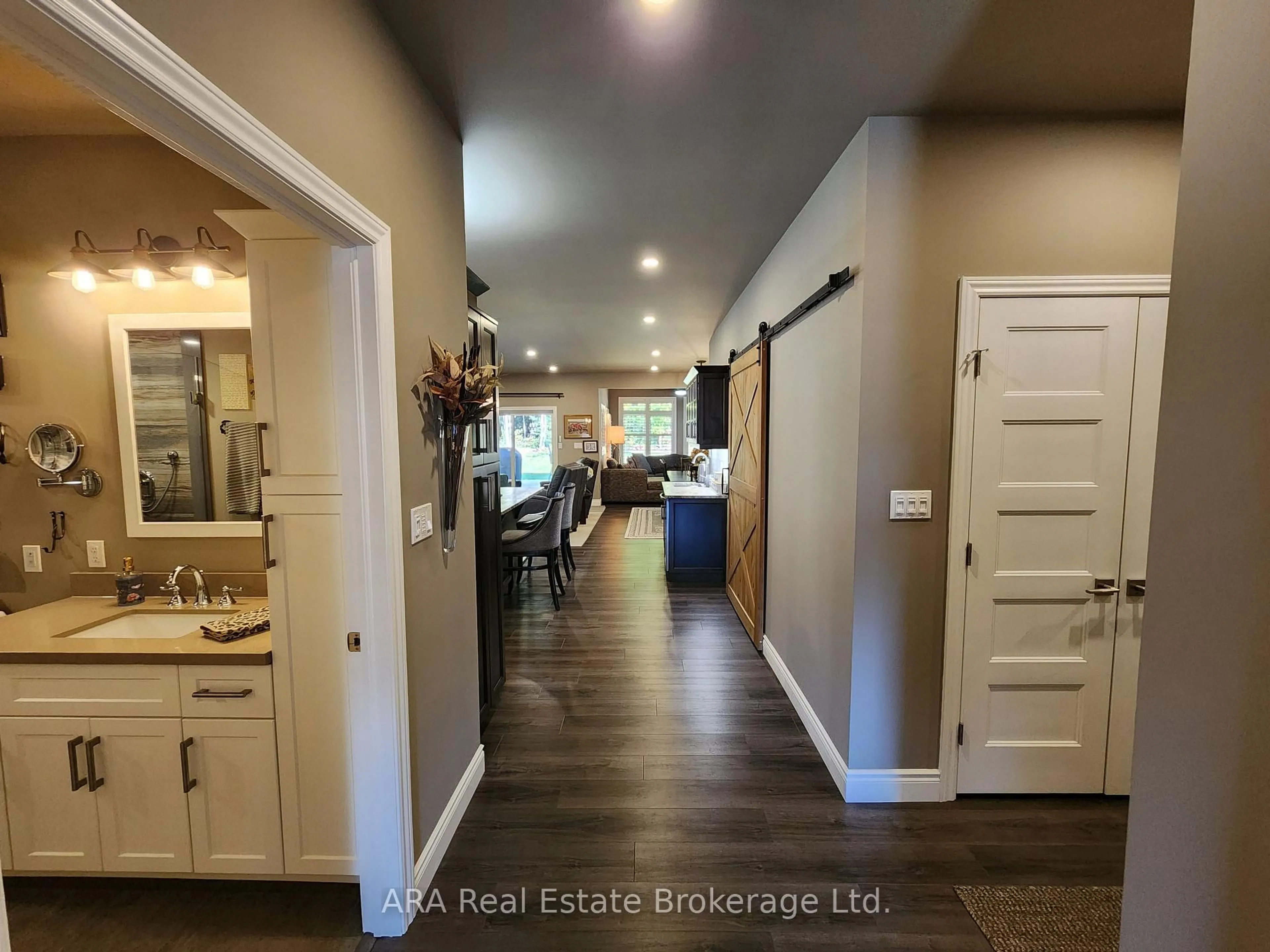 Indoor entryway for 410 Ridge Rd #32, Meaford Ontario N4L 0B2