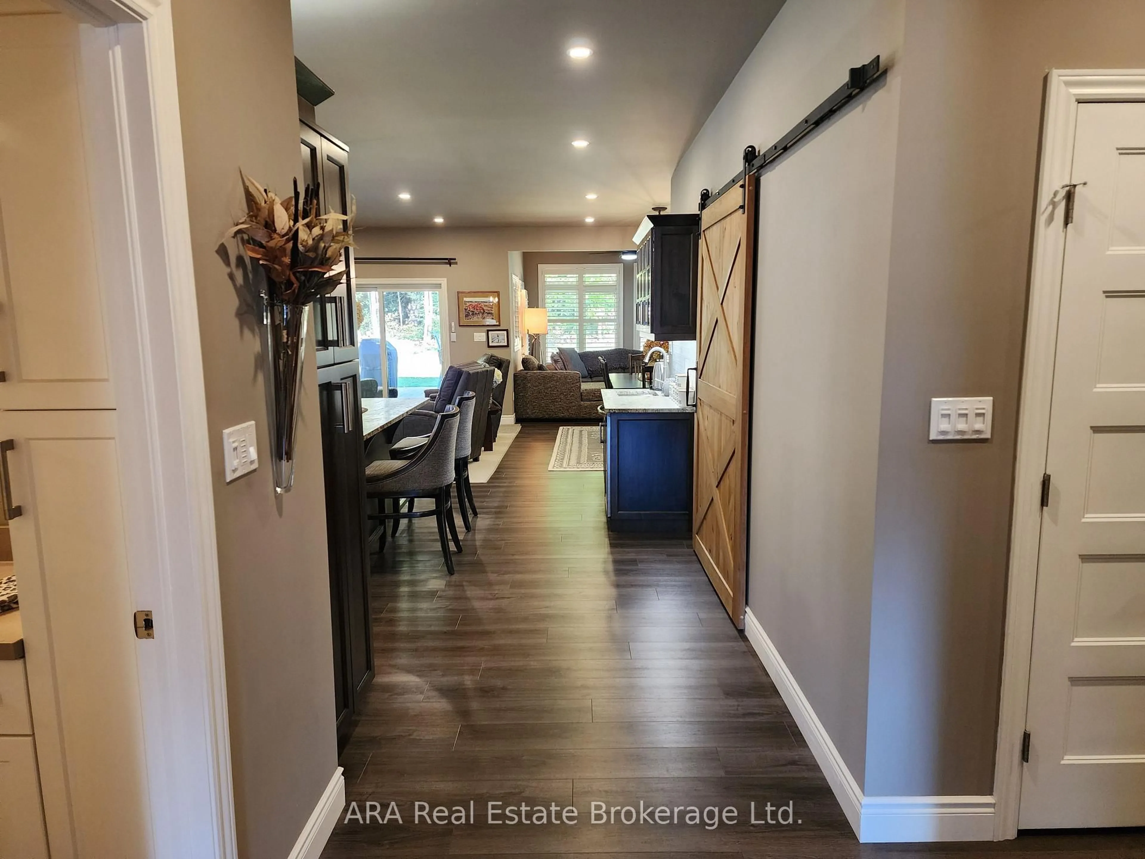 Indoor entryway for 410 Ridge Rd #32, Meaford Ontario N4L 0B2