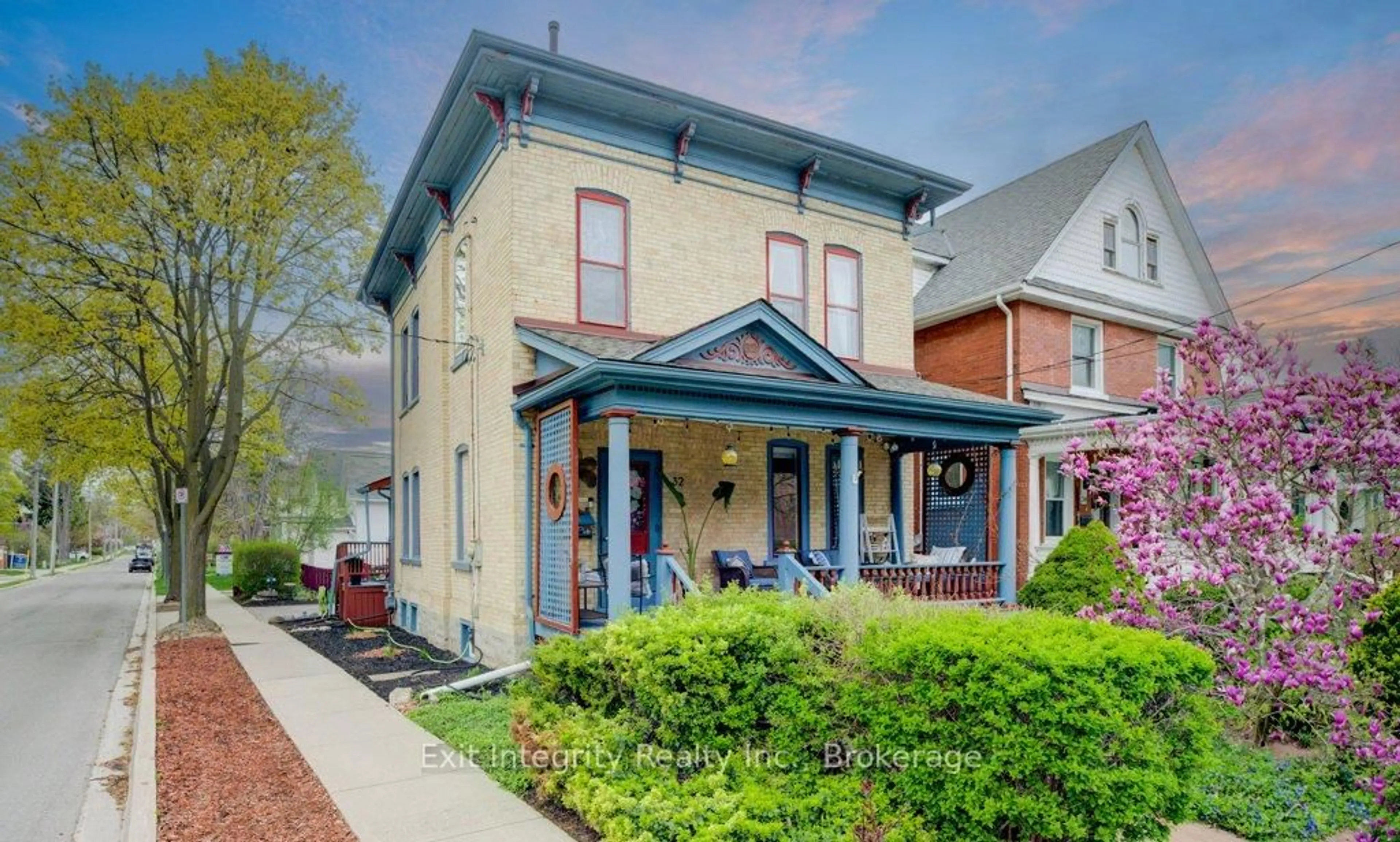 Home with brick exterior material, street for 32 Ellen St, Kitchener Ontario N2H 1L4