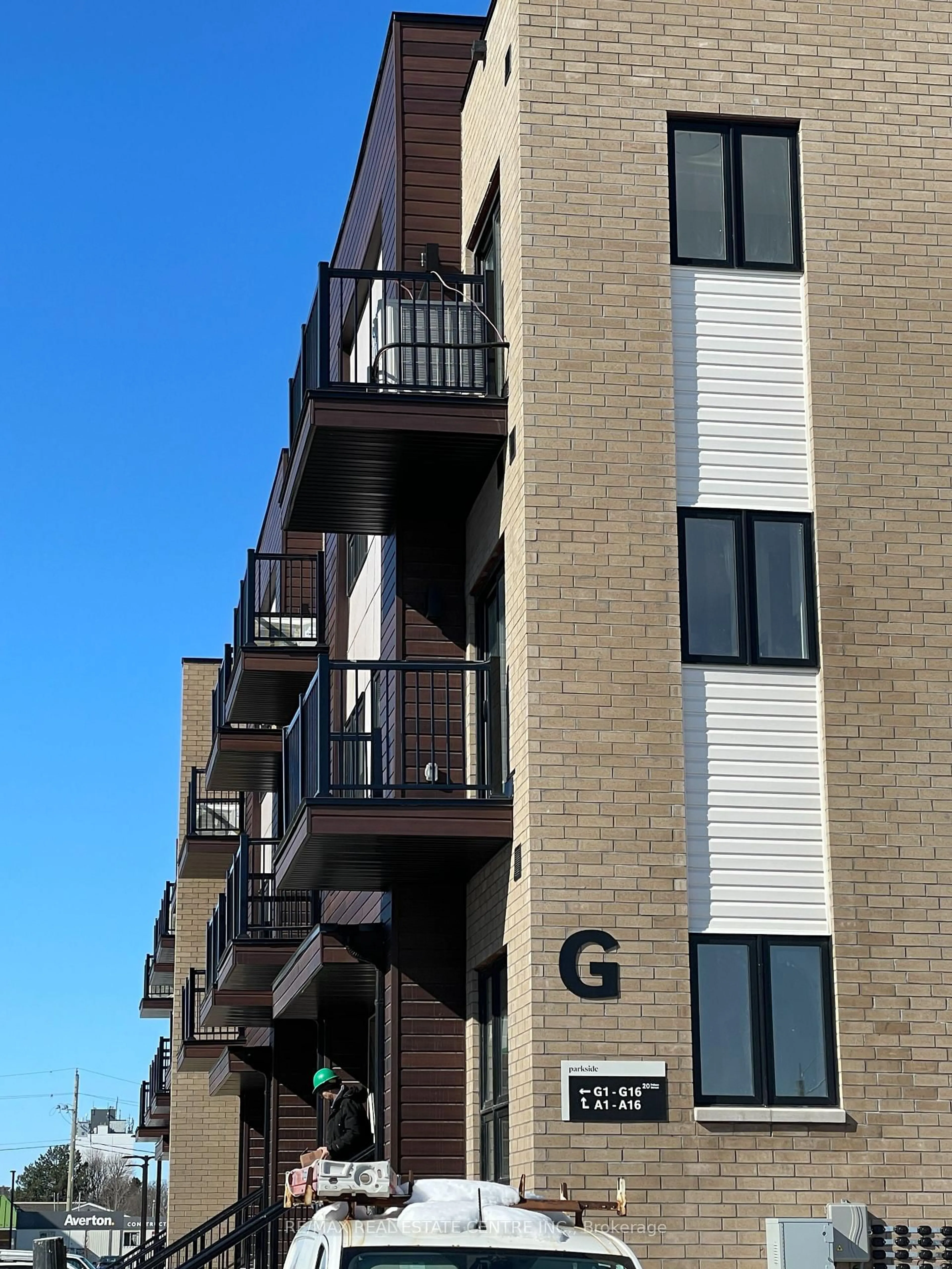 Home with brick exterior material, building for 20 Palace St #G2, Kitchener Ontario N2E 0J3