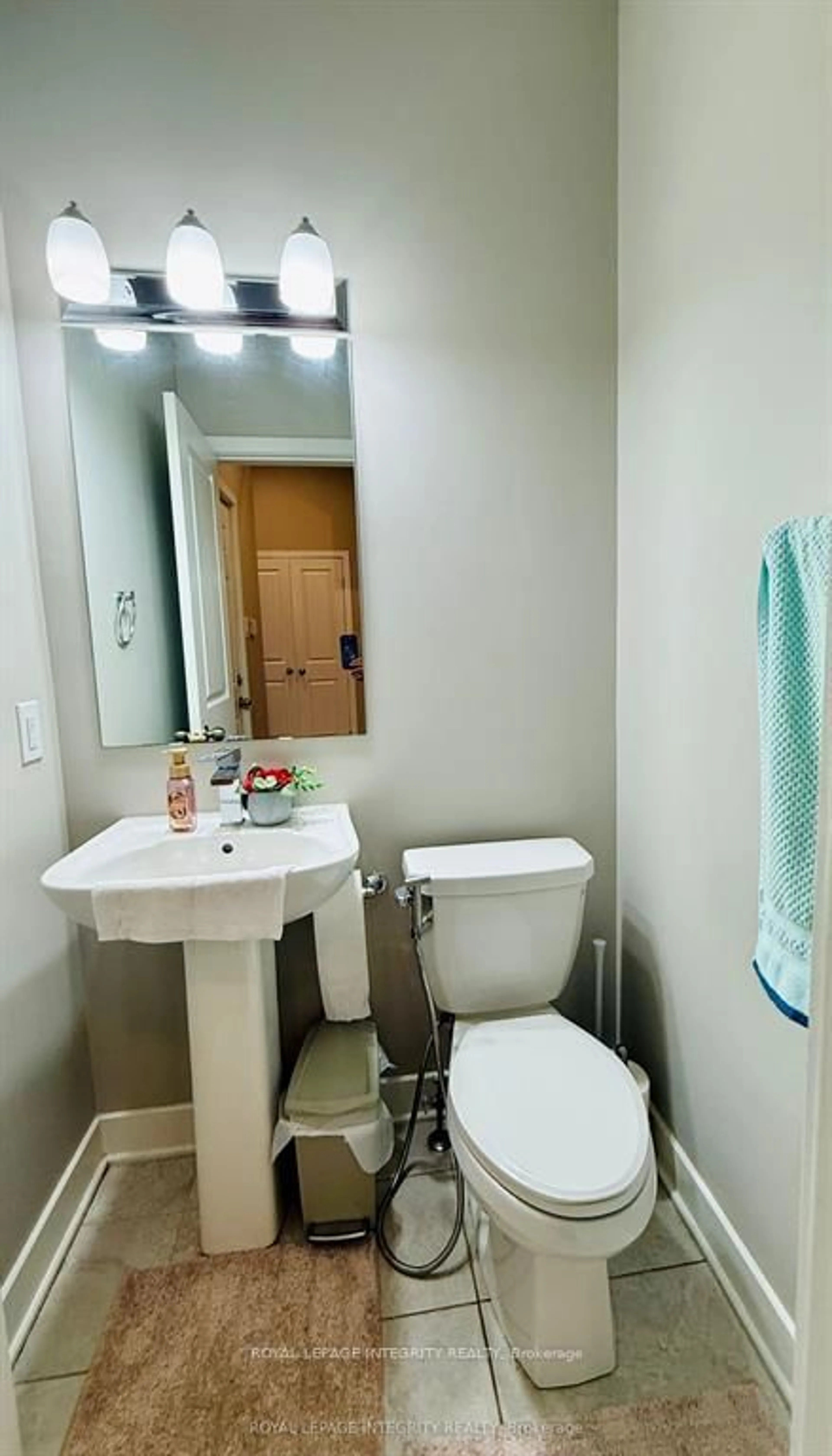 Standard bathroom, unknown for 550 Borbridge Ave, Ottawa Ontario K4M 0H9