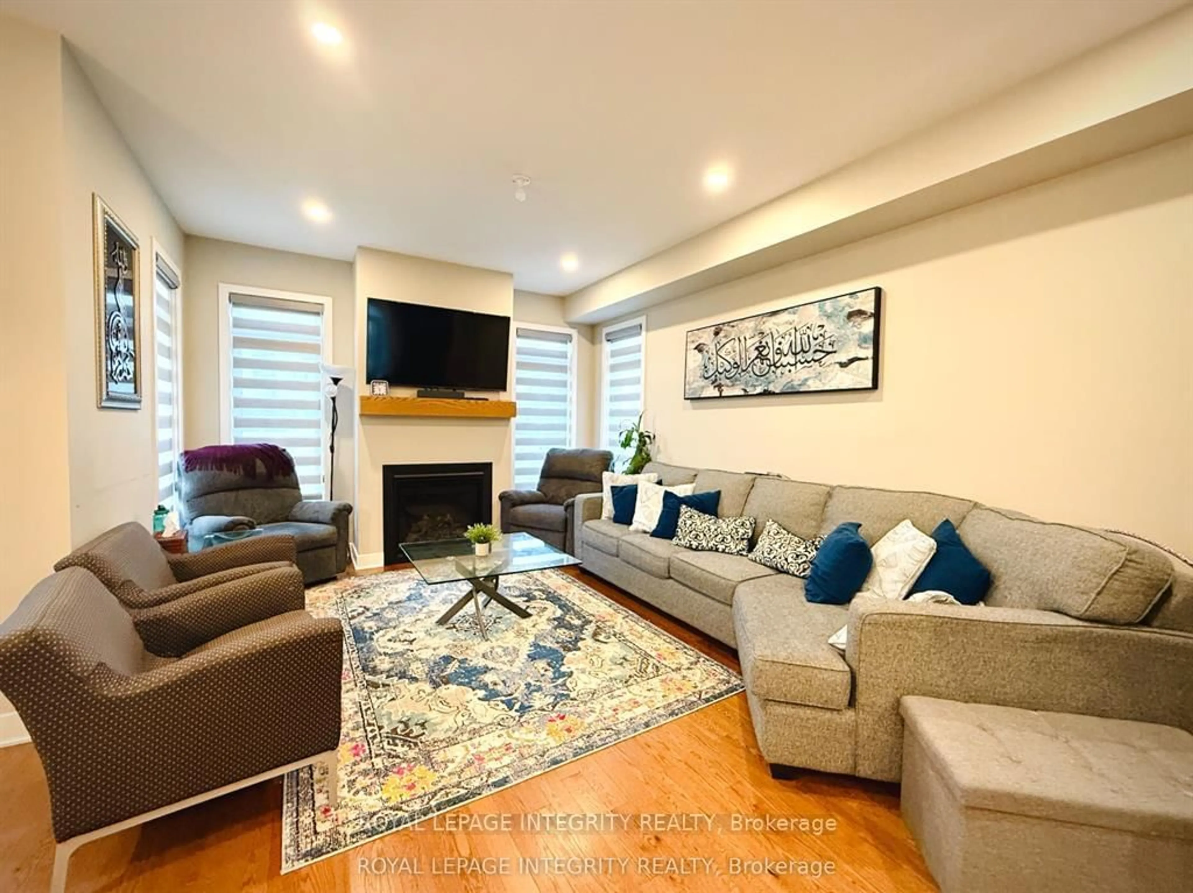 Living room with furniture, unknown for 550 Borbridge Ave, Ottawa Ontario K4M 0H9