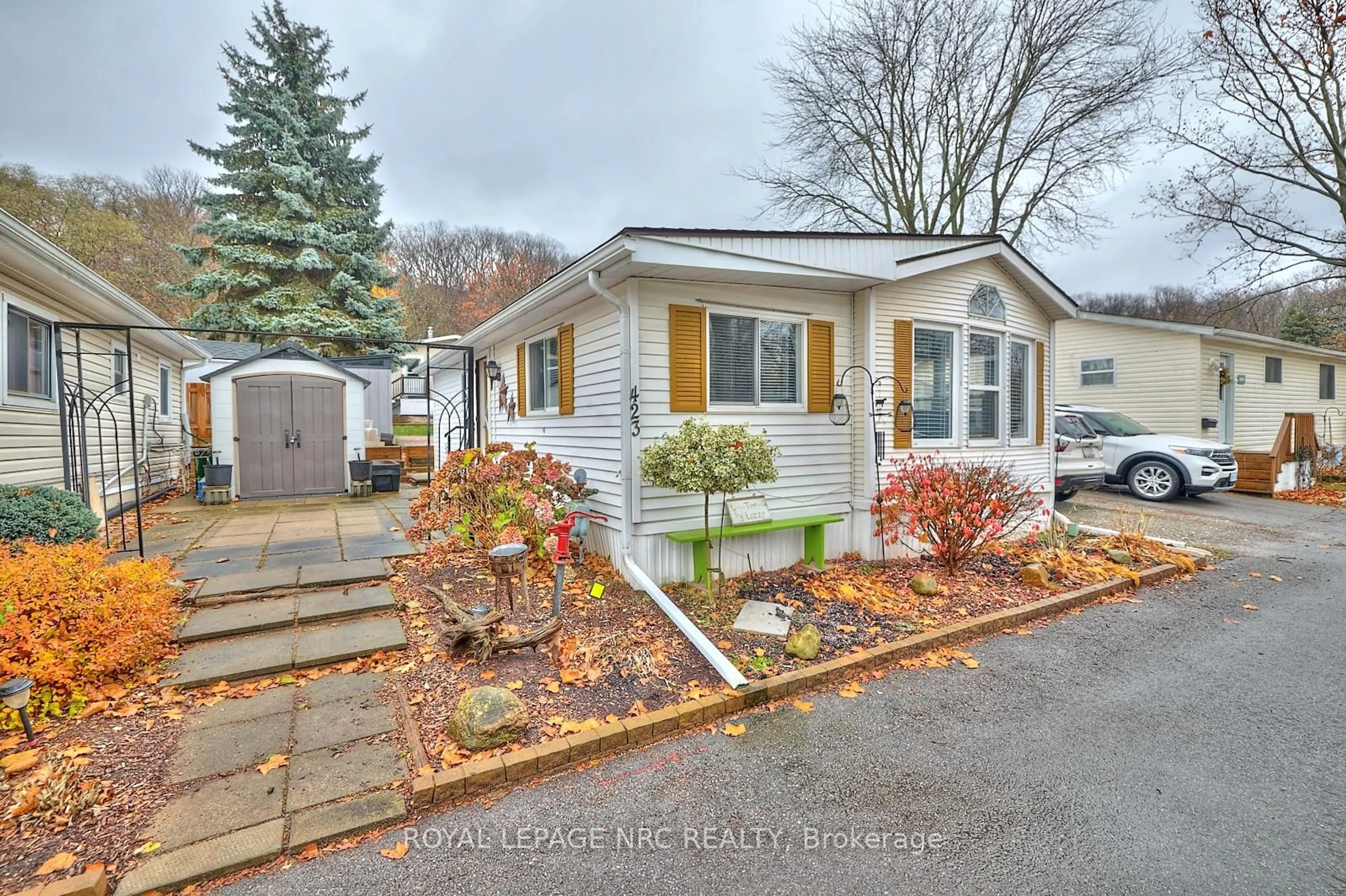 Home with vinyl exterior material, street for 23 Four Mile Creek Rd #423, Niagara-on-the-Lake Ontario L0S 1J1