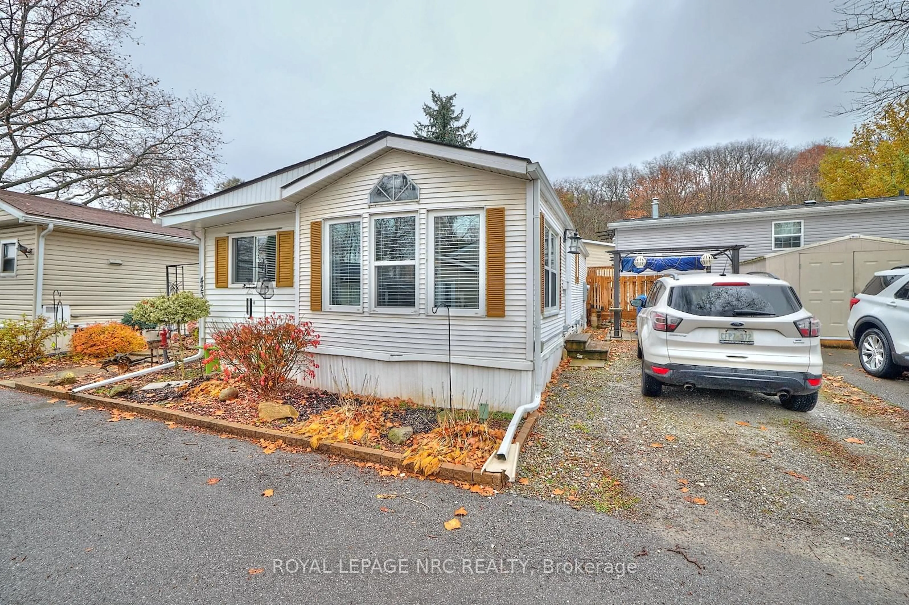 Home with vinyl exterior material, street for 23 Four Mile Creek Rd #423, Niagara-on-the-Lake Ontario L0S 1J1