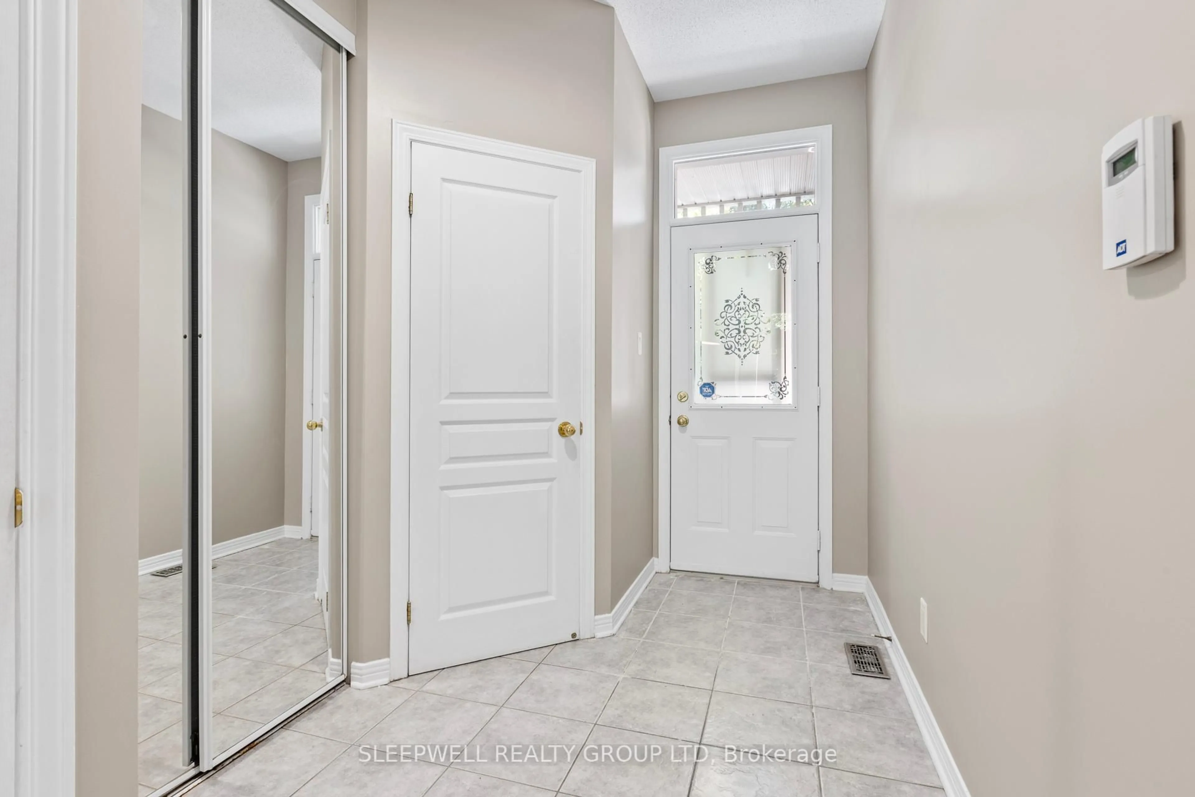 Indoor entryway for 41 Kettleby St, Ottawa Ontario K2K 3C4