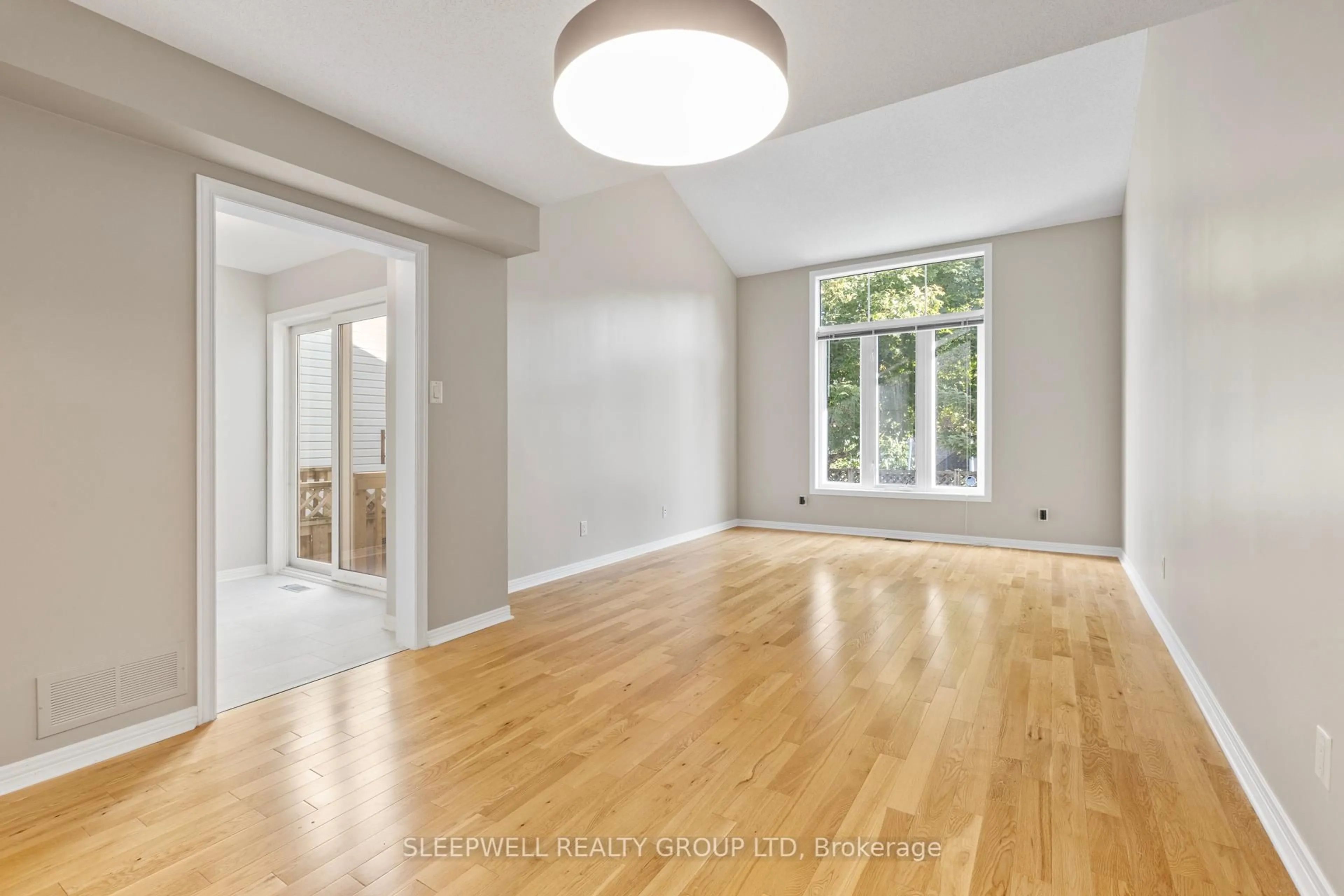 A pic of a room for 41 Kettleby St, Ottawa Ontario K2K 3C4