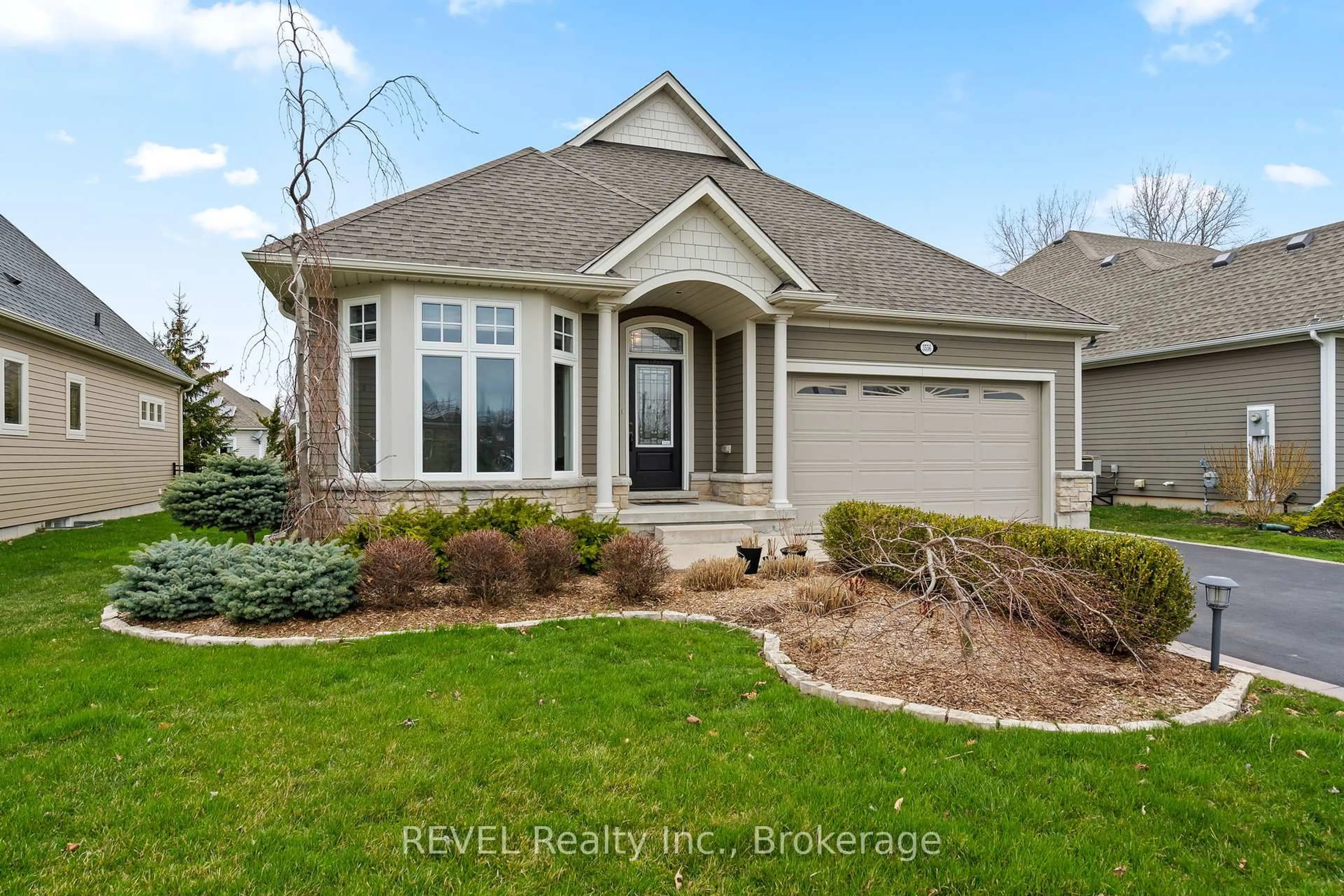 Home with vinyl exterior material, street for 3556 Algonquin Dr, Fort Erie Ontario L0S 1N0